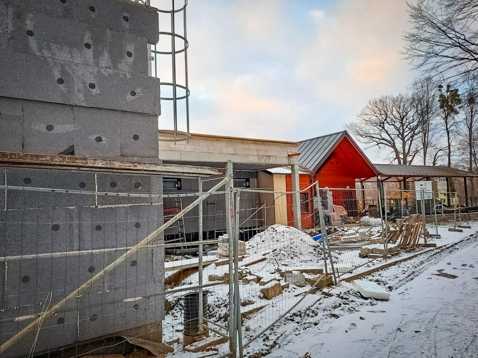 Zdjęcie w galerii na portalu naszraciborz.pl: Palmy w Tworkowie. Budowa nowoczesnego kąpieliska pod Raciborzem na ostatniej prostej [FOTO] wiadomości z regionu