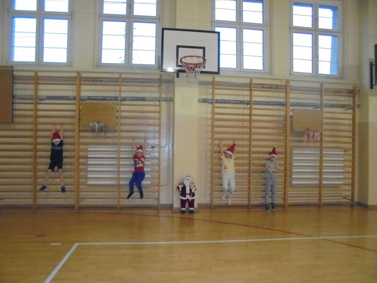 Zdjęcie w galerii na portalu naszraciborz.pl: Sportowy konkurs w rzutach osobistych wiadomości z regionu