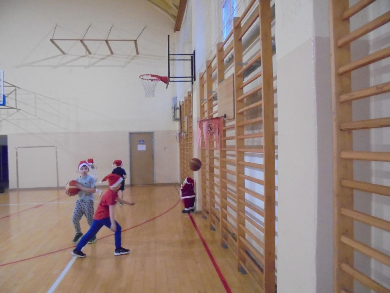 Zdjęcie w galerii na portalu naszraciborz.pl: Sportowy konkurs w rzutach osobistych wiadomości z regionu