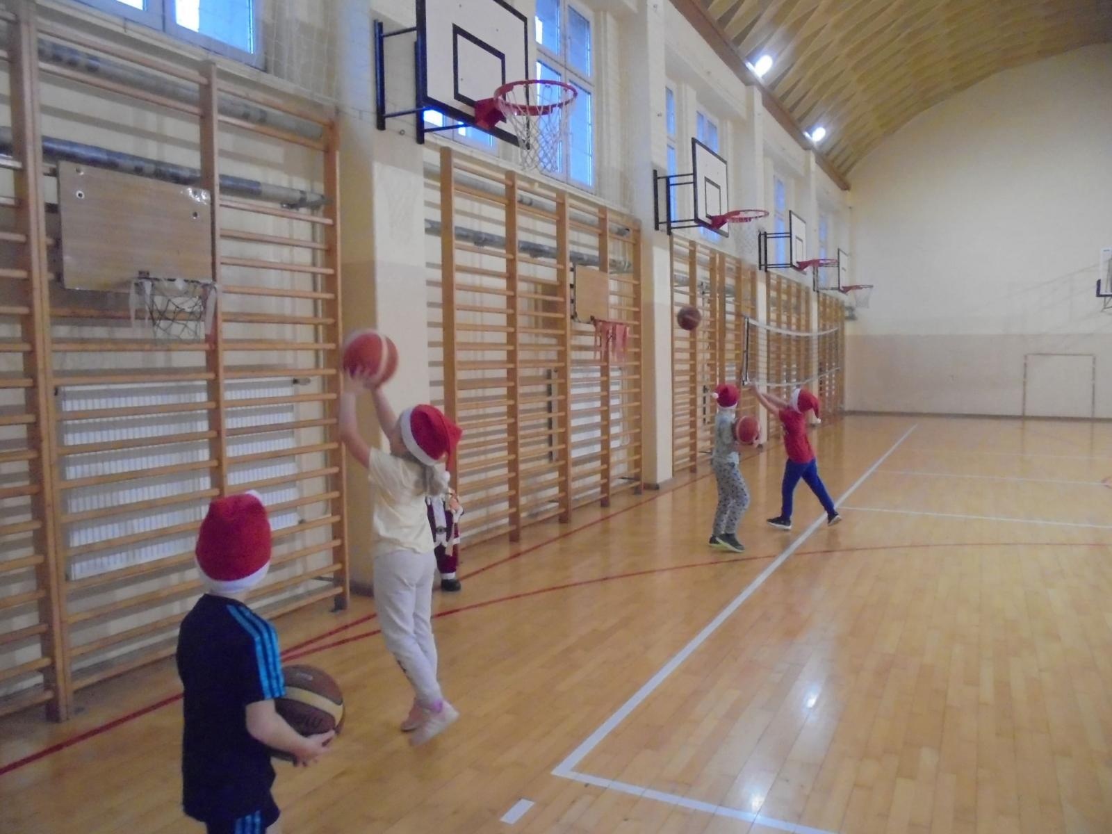 Zdjęcie w galerii na portalu naszraciborz.pl: Sportowy konkurs w rzutach osobistych wiadomości z regionu