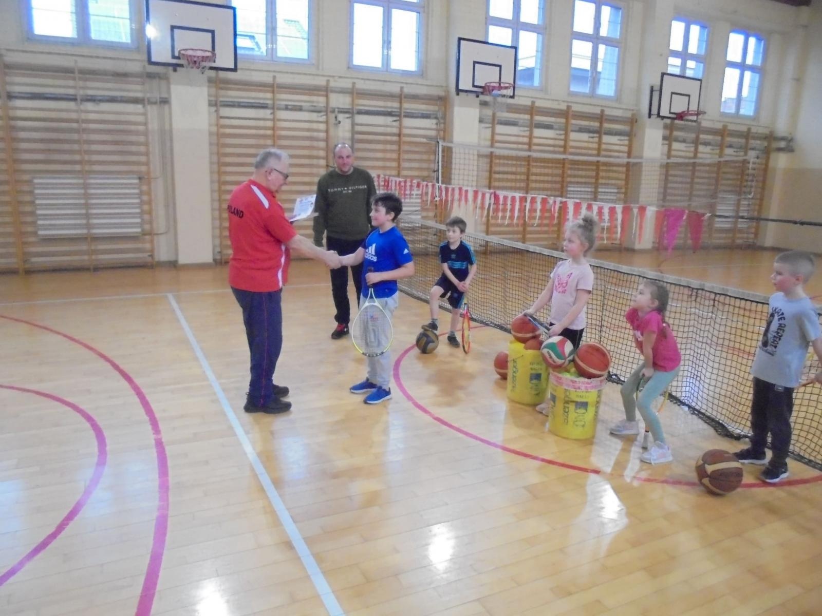 Zdjęcie w galerii na portalu naszraciborz.pl: Sportowy konkurs w rzutach osobistych wiadomości z regionu
