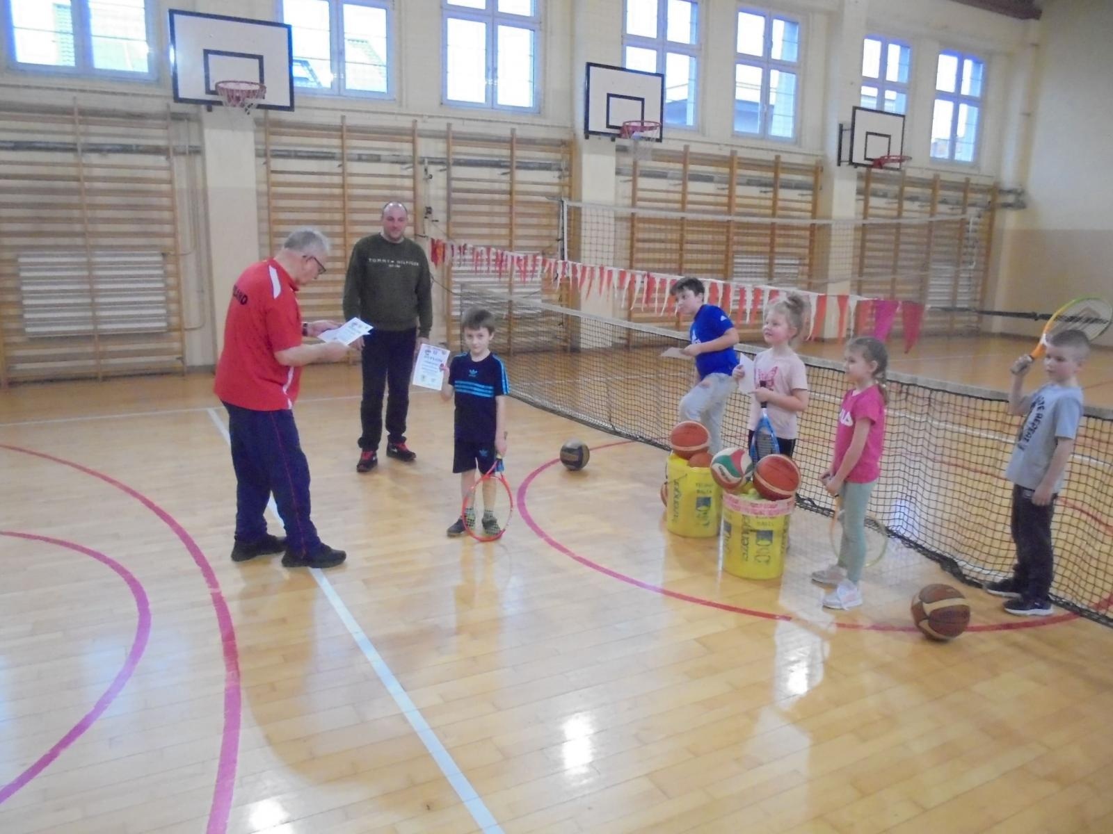 Zdjęcie w galerii na portalu naszraciborz.pl: Sportowy konkurs w rzutach osobistych wiadomości z regionu