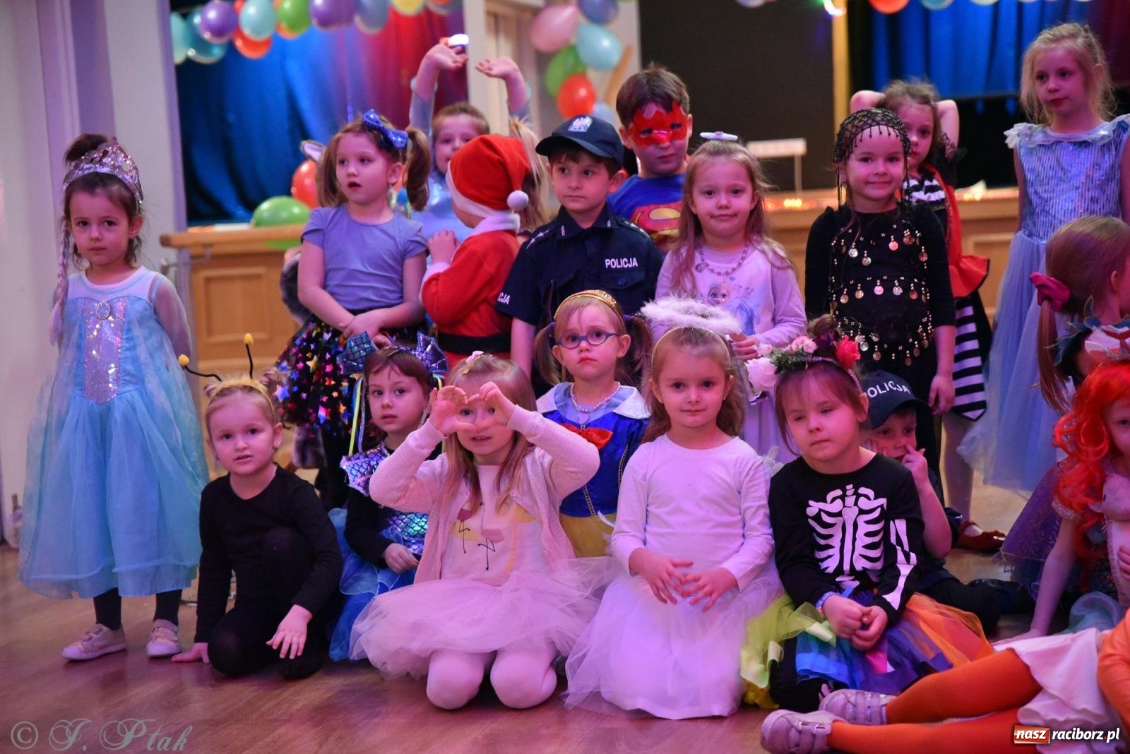 Zdjęcie w galerii na portalu naszraciborz.pl: Maluszkowy karnawał w MDK [FOTO i WIDEO] wiadomości z regionu