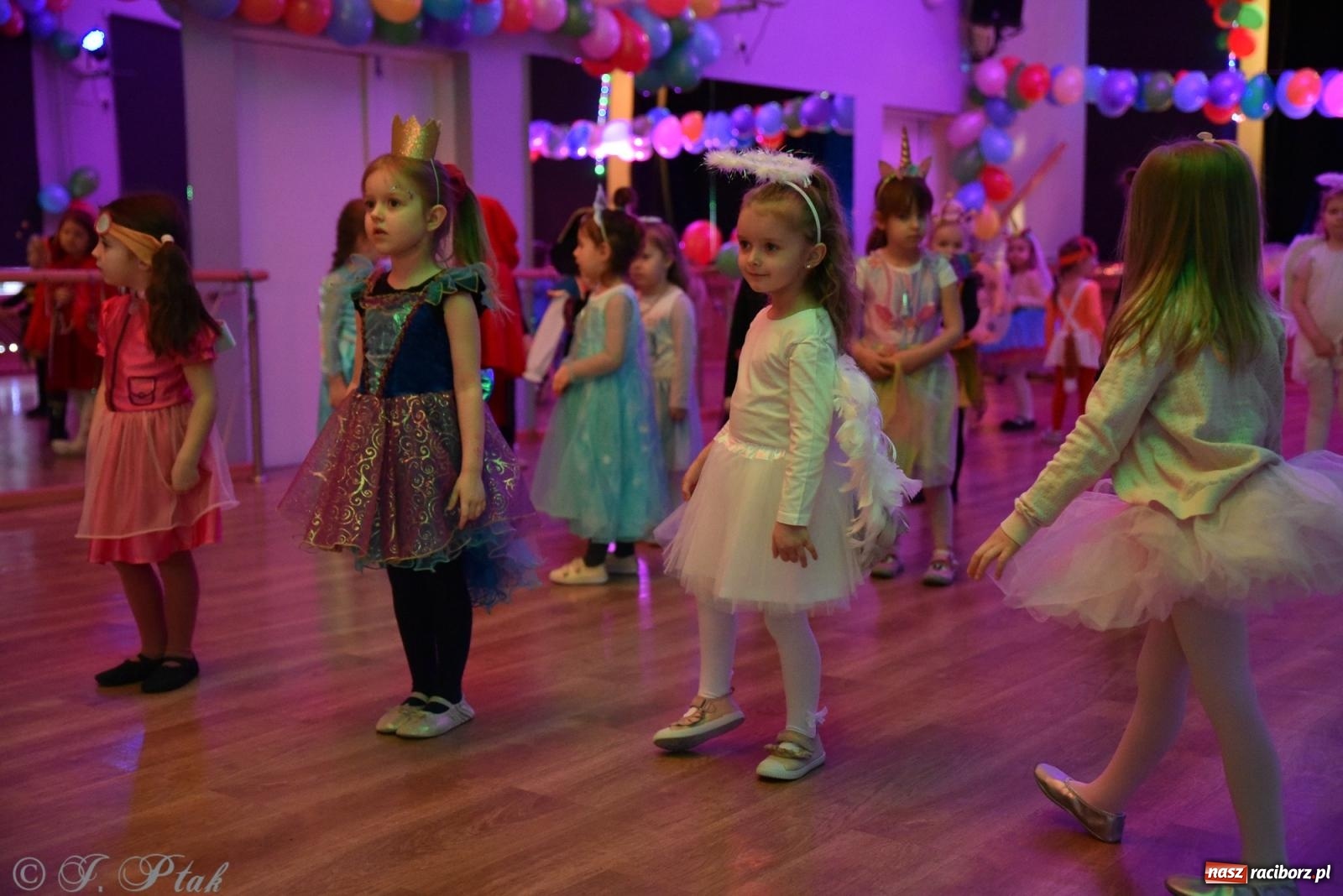 Zdjęcie w galerii na portalu naszraciborz.pl: Maluszkowy karnawał w MDK [FOTO i WIDEO] wiadomości z regionu