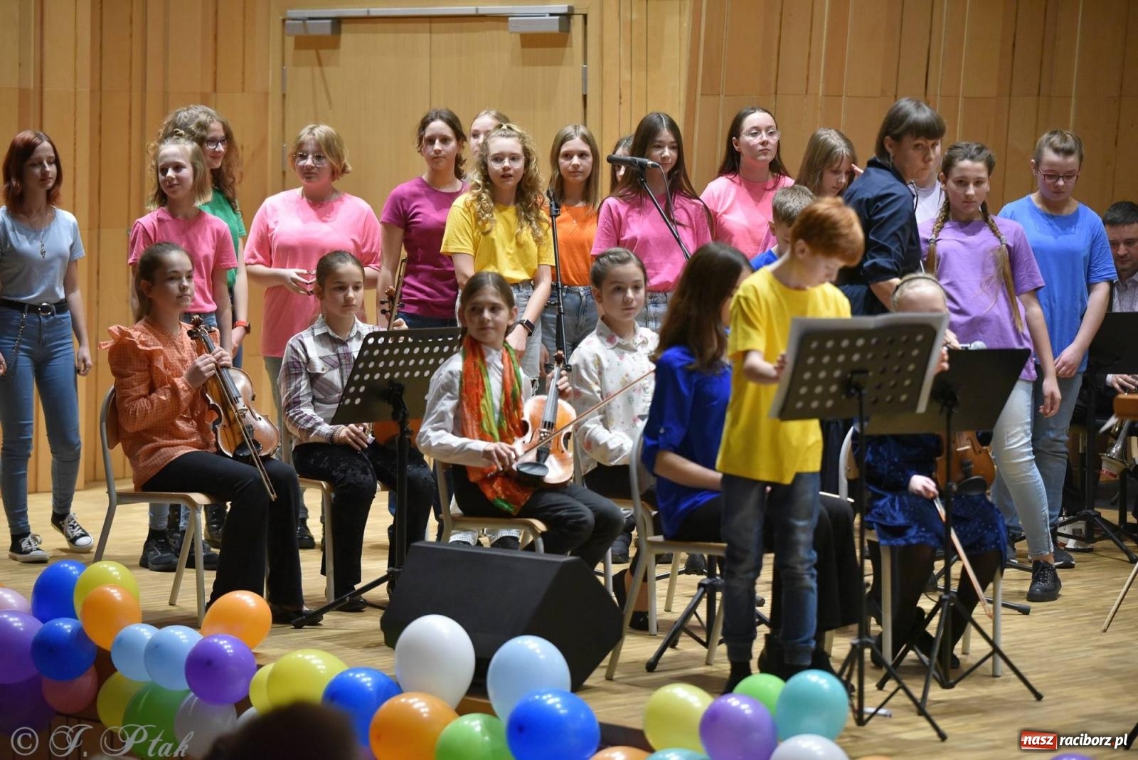Zdjęcie w galerii na portalu naszraciborz.pl: Muzyka i licytacje. Koncert karnawałowy w raciborskiej PSM [FOTO i WIDEO] wiadomości z regionu