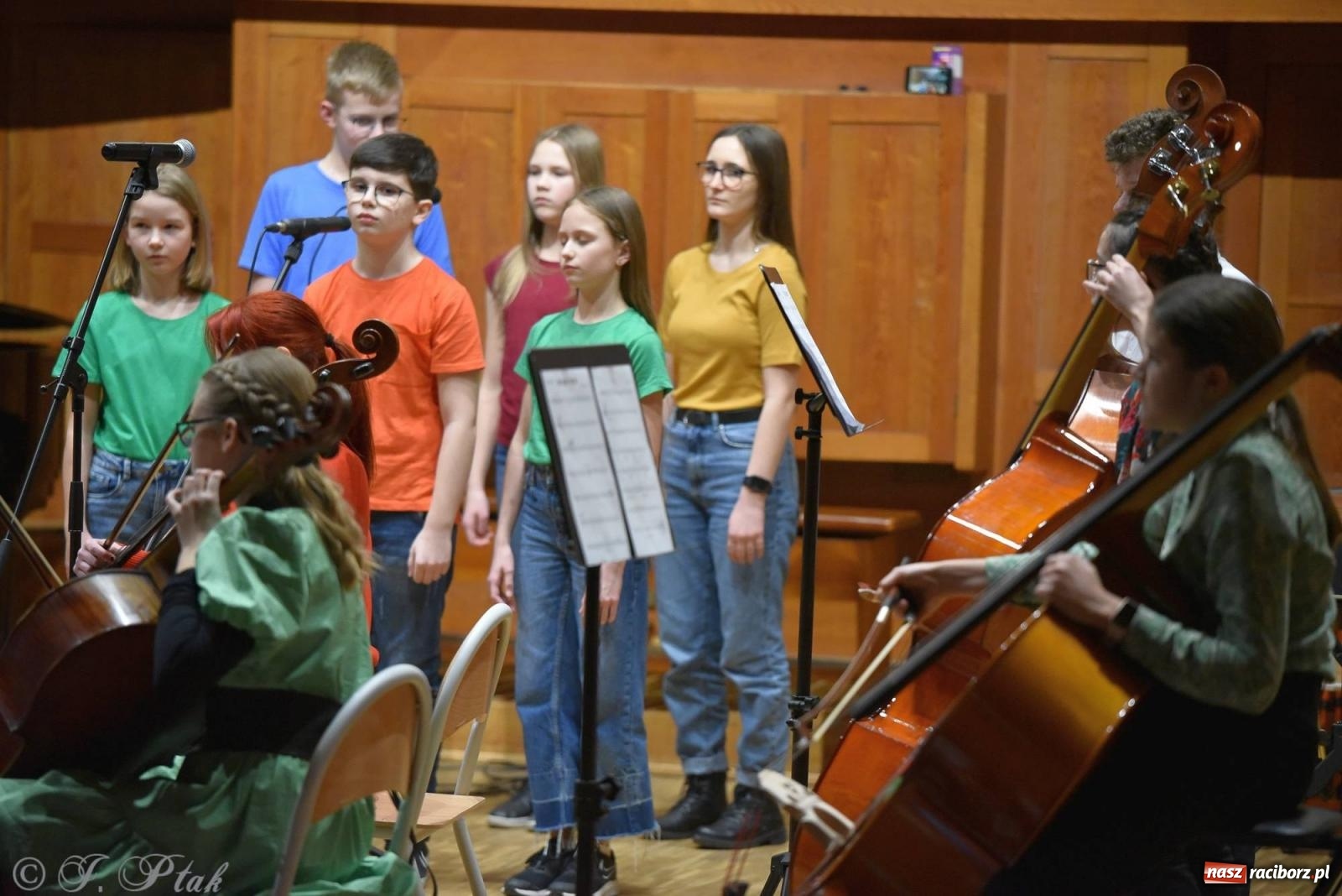 Zdjęcie w galerii na portalu naszraciborz.pl: Muzyka i licytacje. Koncert karnawałowy w raciborskiej PSM [FOTO i WIDEO] wiadomości z regionu