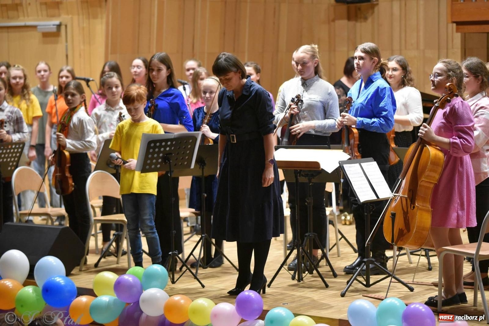 Zdjęcie w galerii na portalu naszraciborz.pl: Muzyka i licytacje. Koncert karnawałowy w raciborskiej PSM [FOTO i WIDEO] wiadomości z regionu