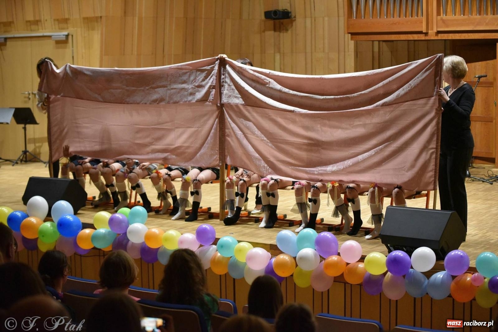 Zdjęcie w galerii na portalu naszraciborz.pl: Muzyka i licytacje. Koncert karnawałowy w raciborskiej PSM [FOTO i WIDEO] wiadomości z regionu