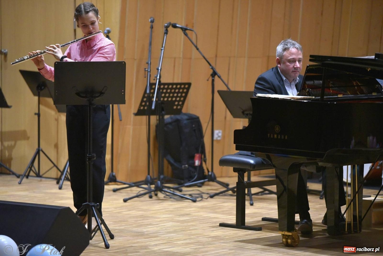 Zdjęcie w galerii na portalu naszraciborz.pl: Muzyka i licytacje. Koncert karnawałowy w raciborskiej PSM [FOTO i WIDEO] wiadomości z regionu