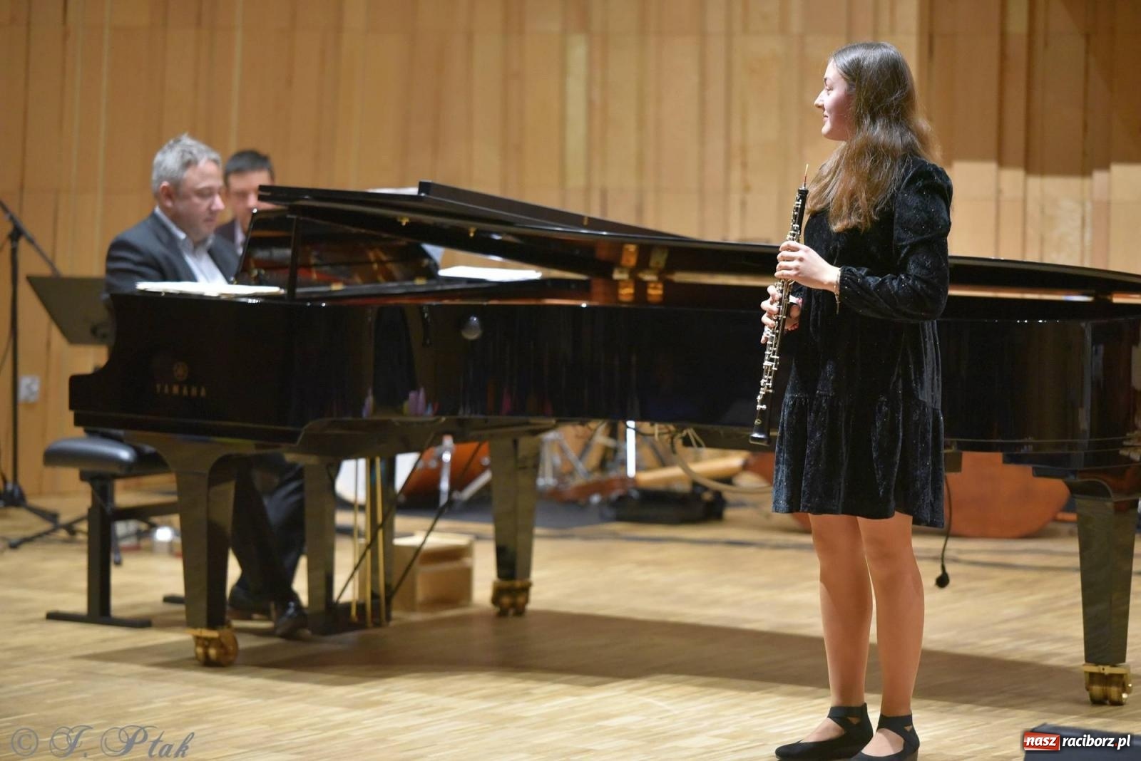 Zdjęcie w galerii na portalu naszraciborz.pl: Muzyka i licytacje. Koncert karnawałowy w raciborskiej PSM [FOTO i WIDEO] wiadomości z regionu