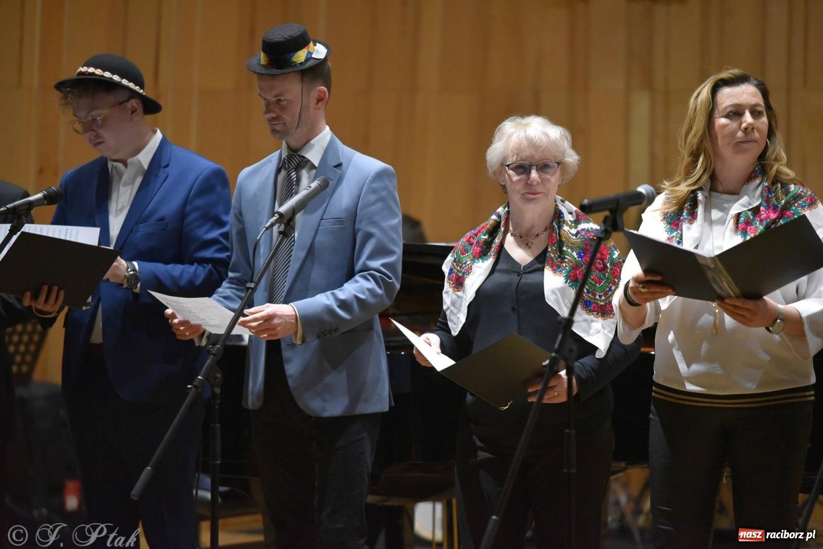 Zdjęcie w galerii na portalu naszraciborz.pl: Muzyka i licytacje. Koncert karnawałowy w raciborskiej PSM [FOTO i WIDEO] wiadomości z regionu