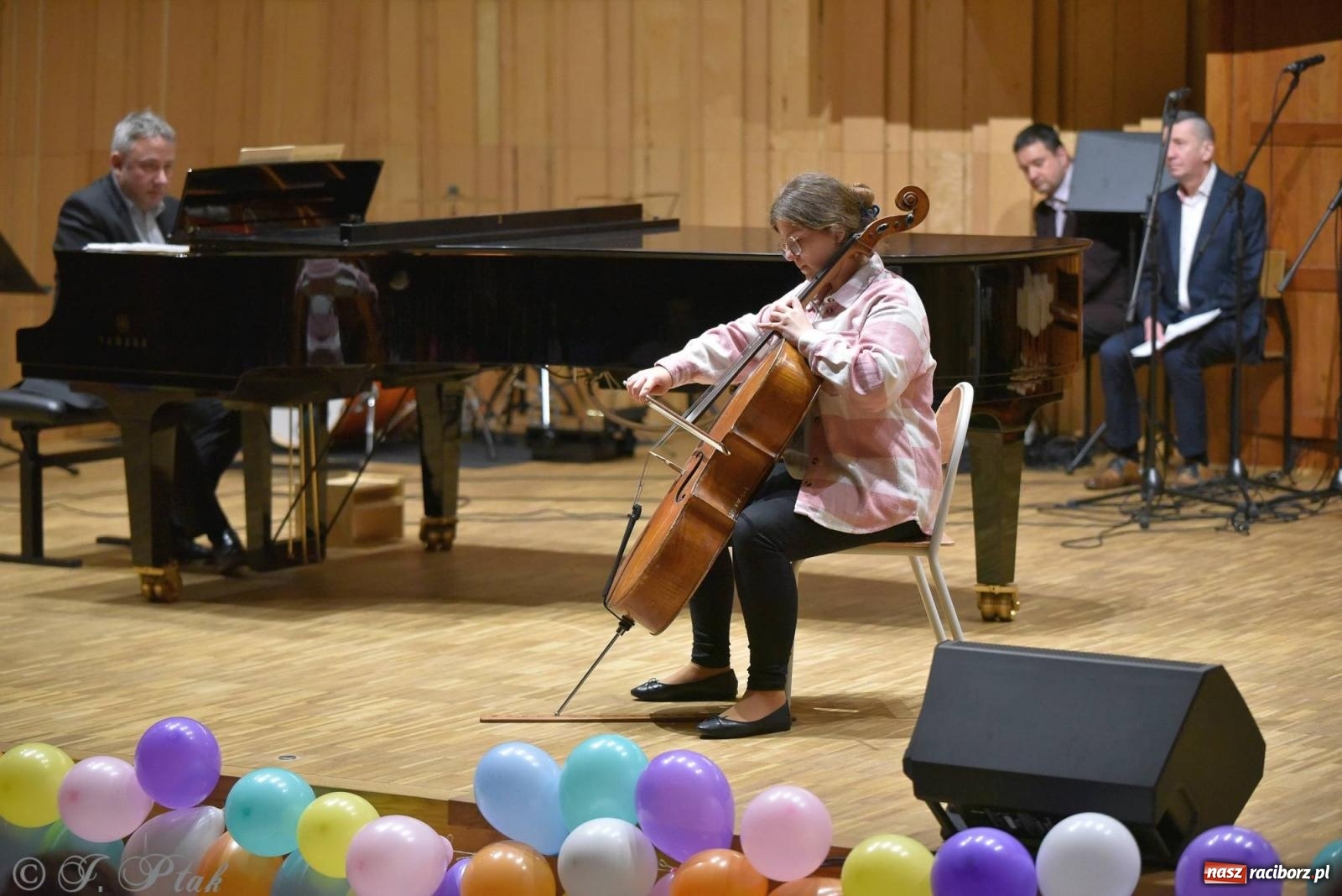 Zdjęcie w galerii na portalu naszraciborz.pl: Muzyka i licytacje. Koncert karnawałowy w raciborskiej PSM [FOTO i WIDEO] wiadomości z regionu