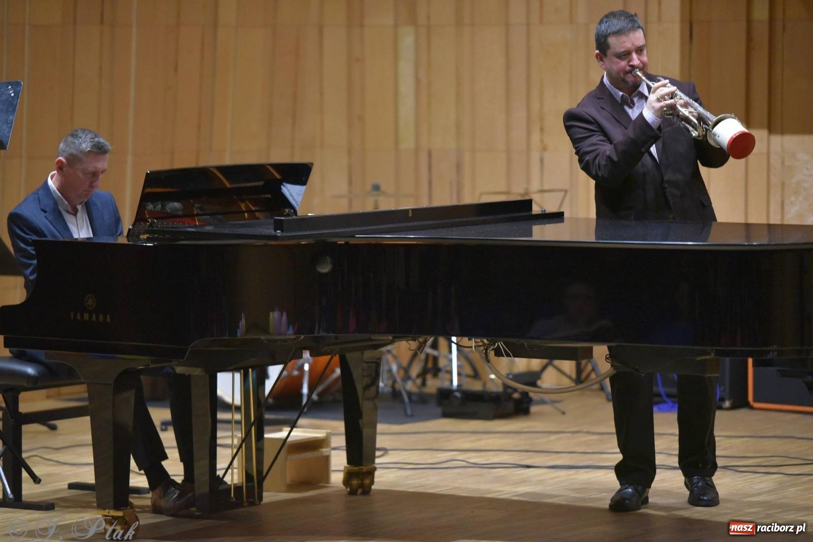 Zdjęcie w galerii na portalu naszraciborz.pl: Muzyka i licytacje. Koncert karnawałowy w raciborskiej PSM [FOTO i WIDEO] wiadomości z regionu