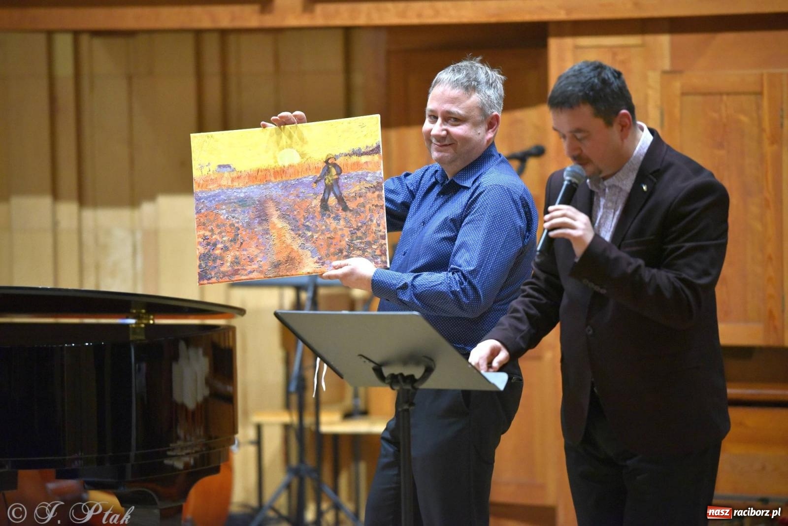 Zdjęcie w galerii na portalu naszraciborz.pl: Muzyka i licytacje. Koncert karnawałowy w raciborskiej PSM [FOTO i WIDEO] wiadomości z regionu
