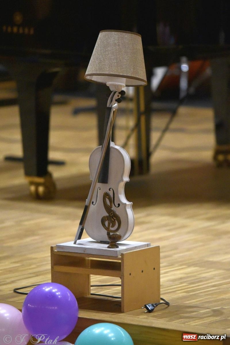 Zdjęcie w galerii na portalu naszraciborz.pl: Muzyka i licytacje. Koncert karnawałowy w raciborskiej PSM [FOTO i WIDEO] wiadomości z regionu