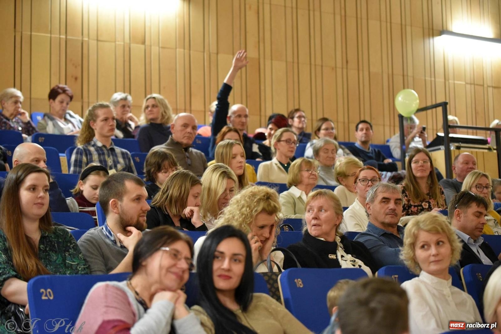 Zdjęcie w galerii na portalu naszraciborz.pl: Muzyka i licytacje. Koncert karnawałowy w raciborskiej PSM [FOTO i WIDEO] wiadomości z regionu