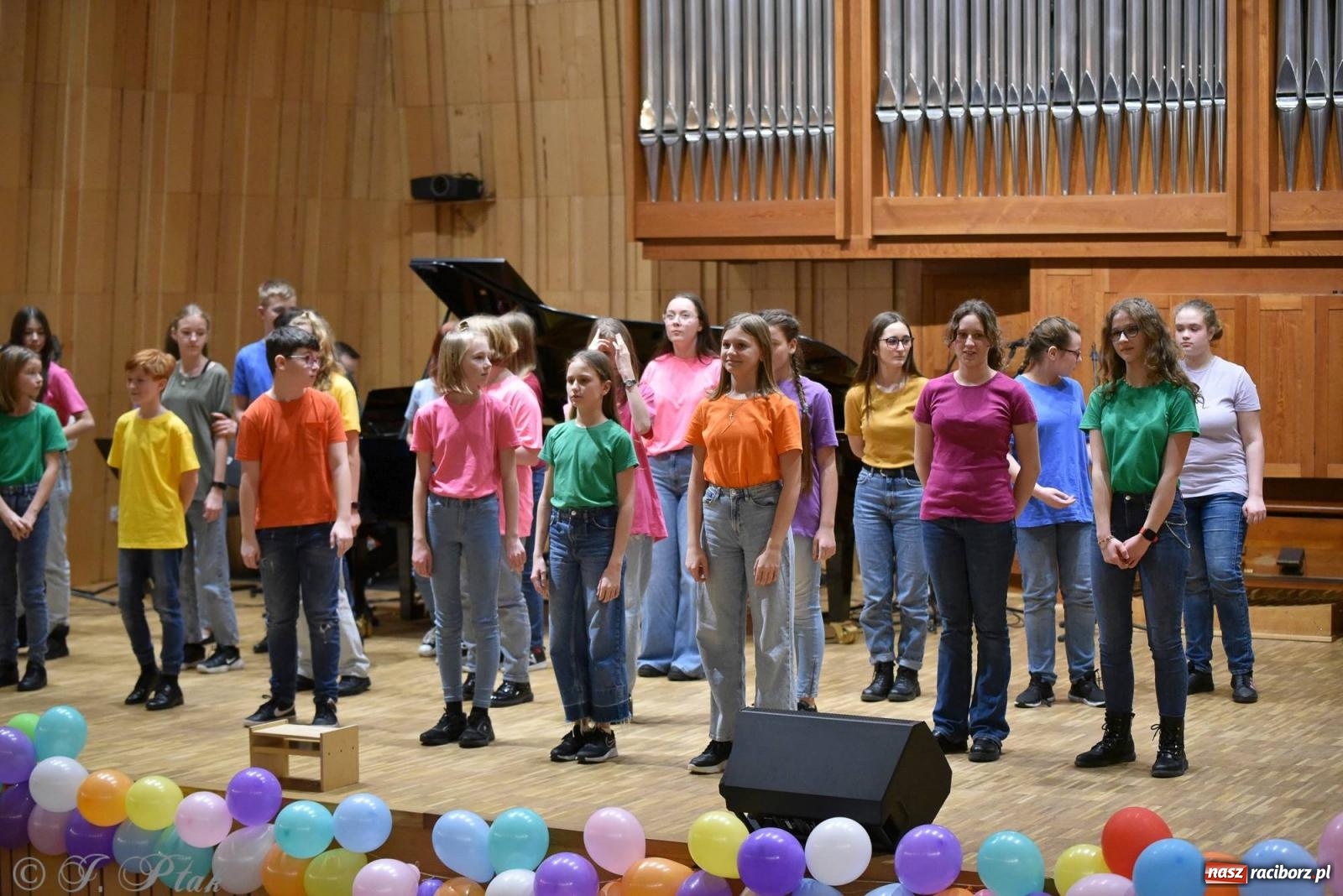 Zdjęcie w galerii na portalu naszraciborz.pl: Muzyka i licytacje. Koncert karnawałowy w raciborskiej PSM [FOTO i WIDEO] wiadomości z regionu