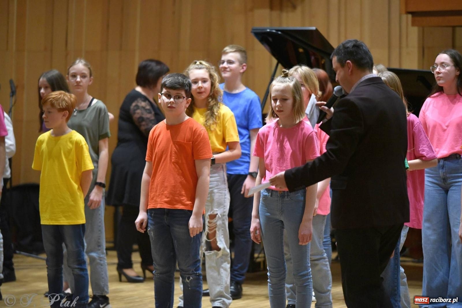 Zdjęcie w galerii na portalu naszraciborz.pl: Muzyka i licytacje. Koncert karnawałowy w raciborskiej PSM [FOTO i WIDEO] wiadomości z regionu