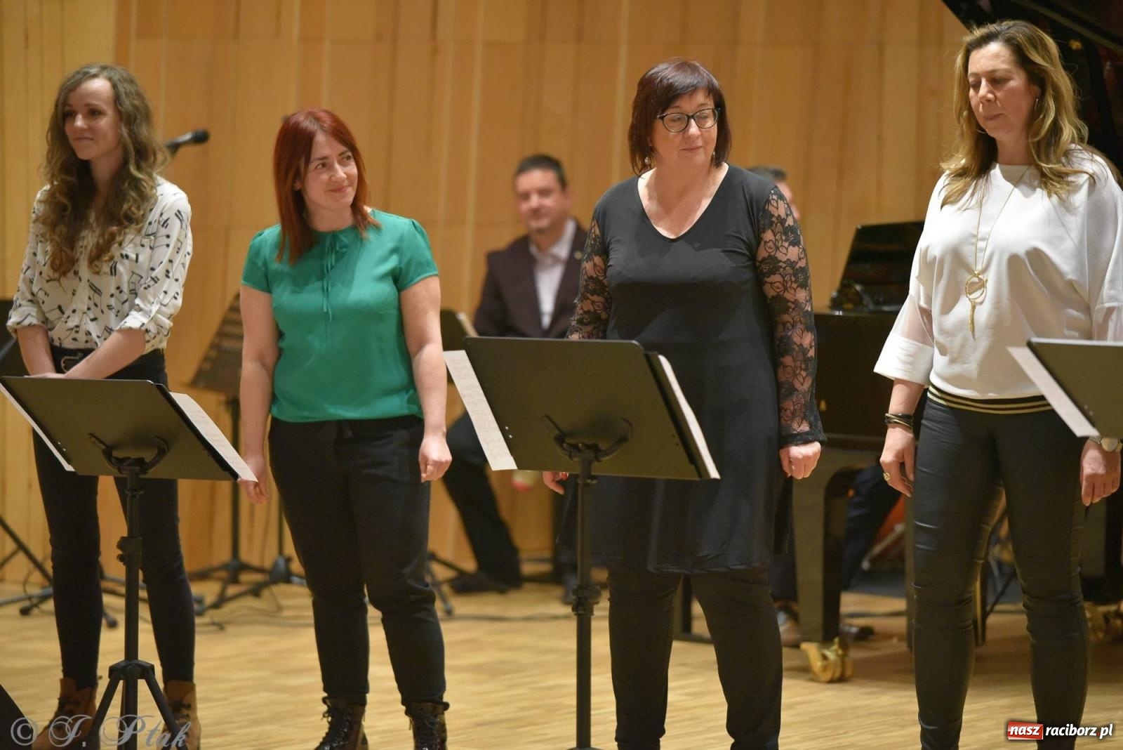 Zdjęcie w galerii na portalu naszraciborz.pl: Muzyka i licytacje. Koncert karnawałowy w raciborskiej PSM [FOTO i WIDEO] wiadomości z regionu