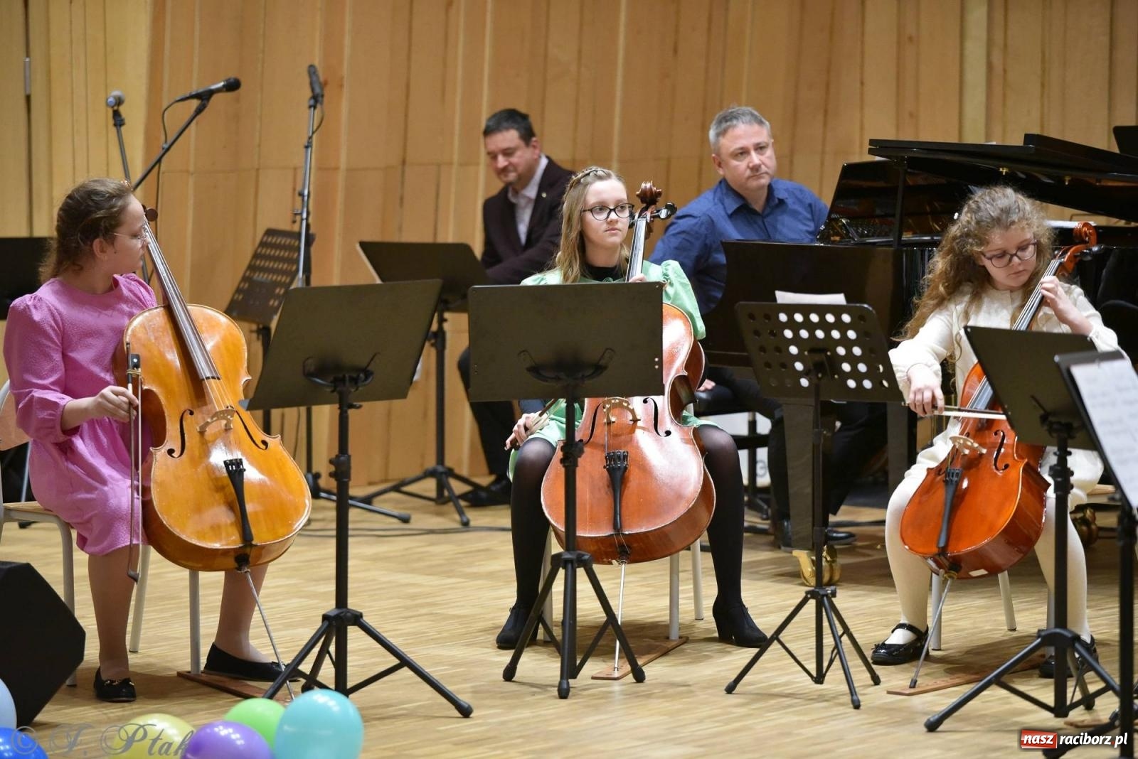 Zdjęcie w galerii na portalu naszraciborz.pl: Muzyka i licytacje. Koncert karnawałowy w raciborskiej PSM [FOTO i WIDEO] wiadomości z regionu