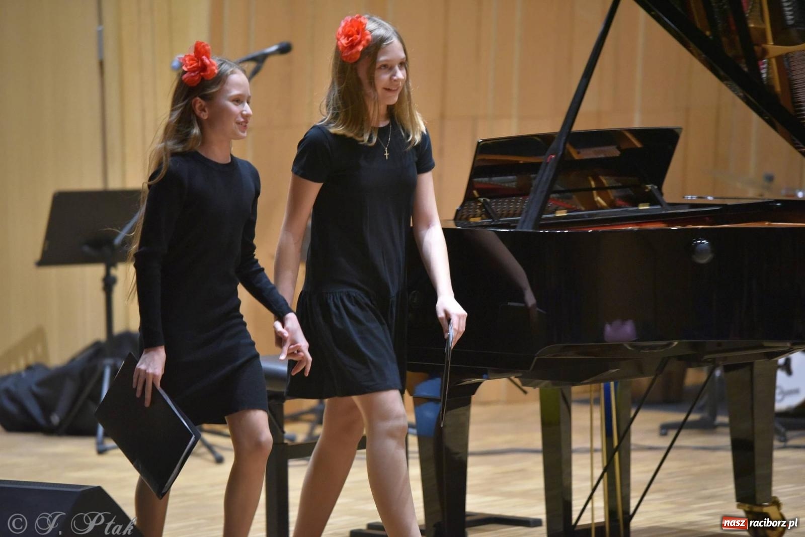 Zdjęcie w galerii na portalu naszraciborz.pl: Muzyka i licytacje. Koncert karnawałowy w raciborskiej PSM [FOTO i WIDEO] wiadomości z regionu
