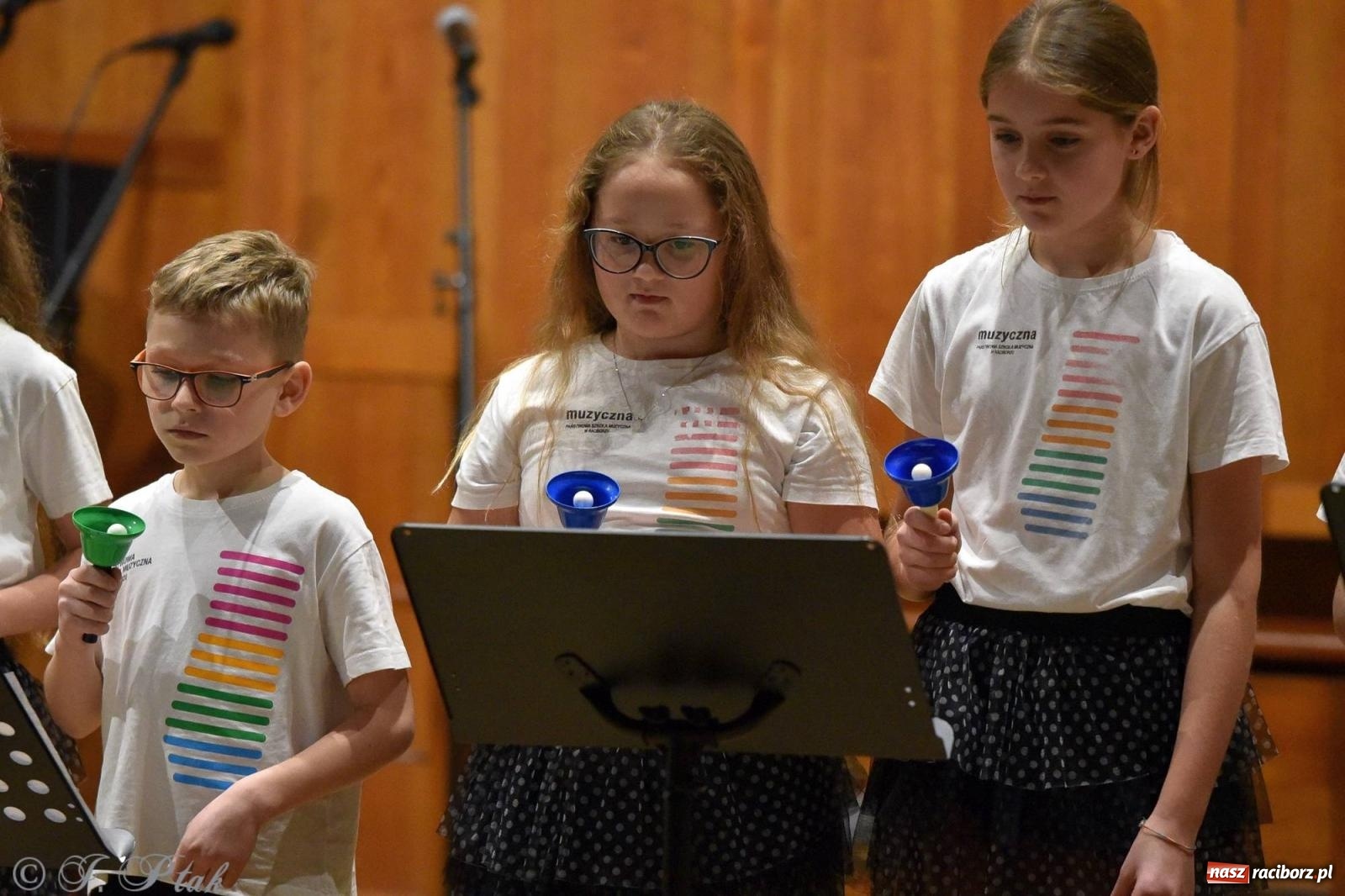 Zdjęcie w galerii na portalu naszraciborz.pl: Muzyka i licytacje. Koncert karnawałowy w raciborskiej PSM [FOTO i WIDEO] wiadomości z regionu