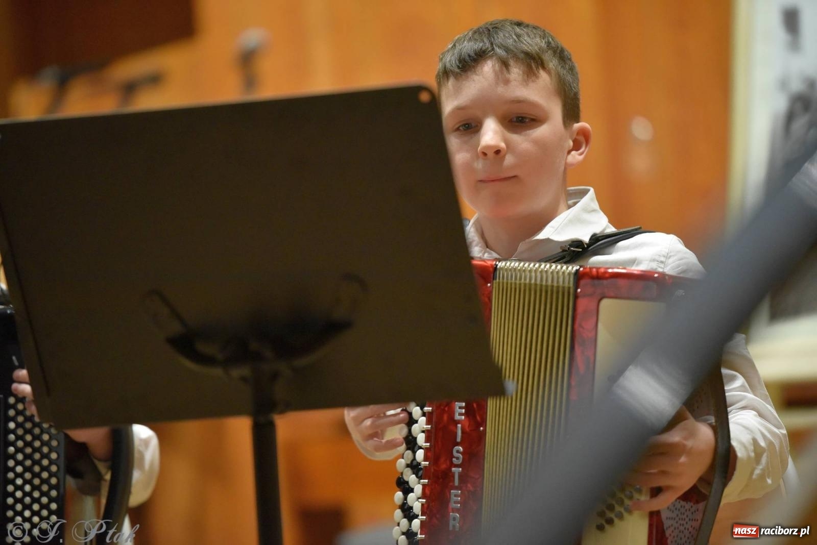 Zdjęcie w galerii na portalu naszraciborz.pl: Muzyka i licytacje. Koncert karnawałowy w raciborskiej PSM [FOTO i WIDEO] wiadomości z regionu
