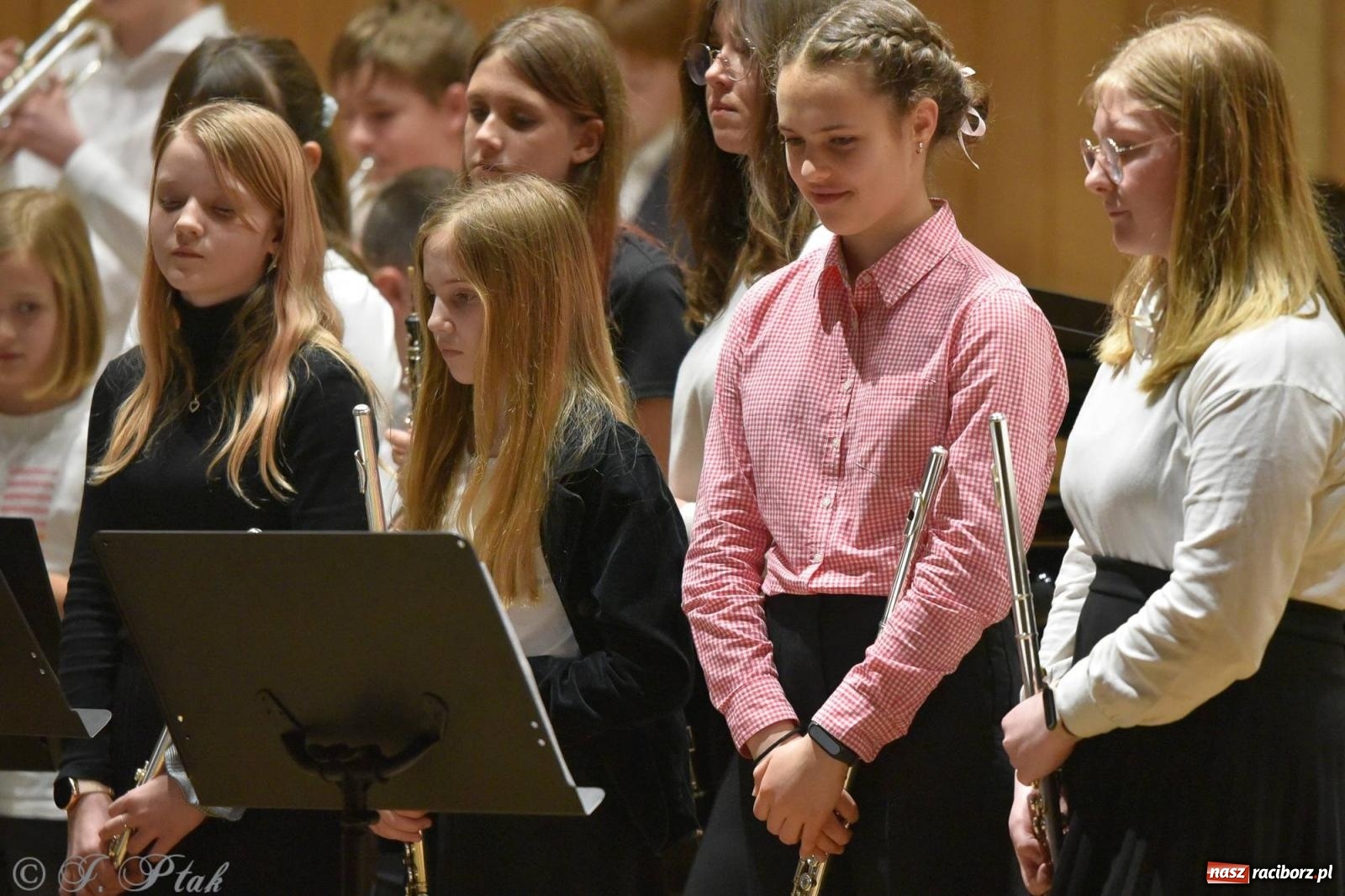 Zdjęcie w galerii na portalu naszraciborz.pl: Muzyka i licytacje. Koncert karnawałowy w raciborskiej PSM [FOTO i WIDEO] wiadomości z regionu