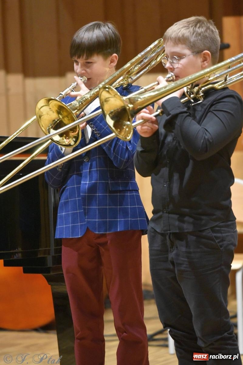 Zdjęcie w galerii na portalu naszraciborz.pl: Muzyka i licytacje. Koncert karnawałowy w raciborskiej PSM [FOTO i WIDEO] wiadomości z regionu