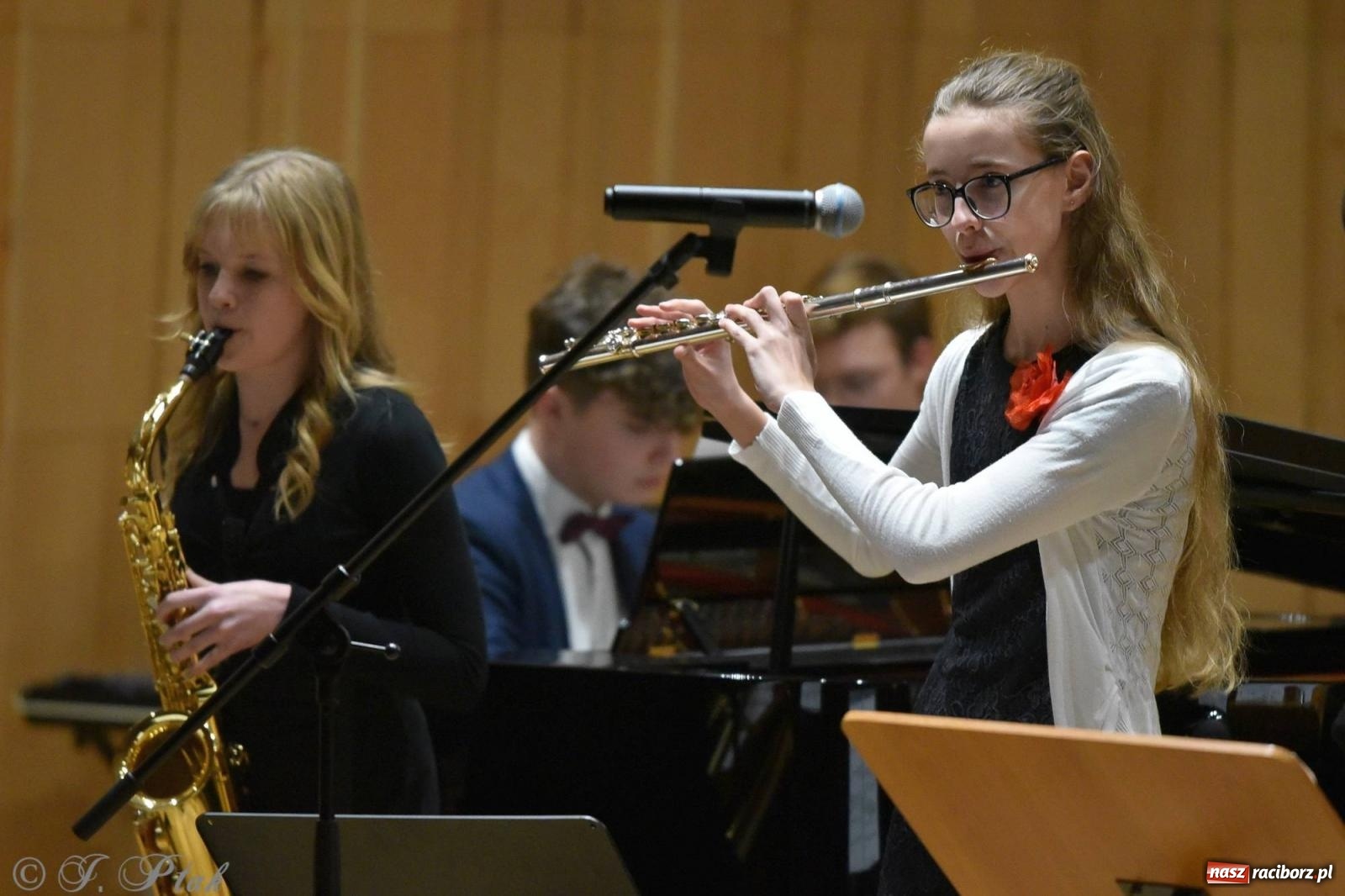 Zdjęcie w galerii na portalu naszraciborz.pl: Muzyka i licytacje. Koncert karnawałowy w raciborskiej PSM [FOTO i WIDEO] wiadomości z regionu
