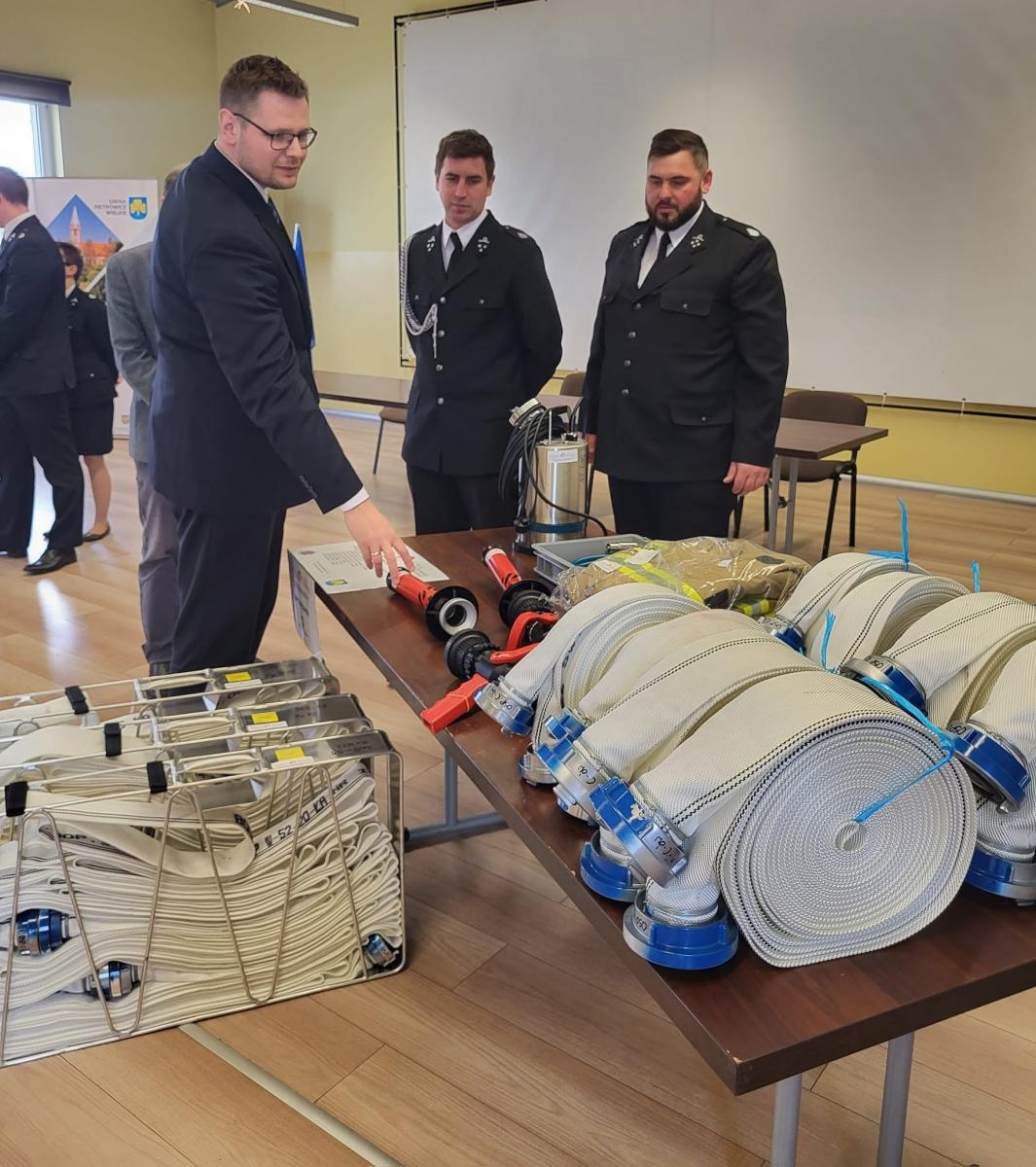 Zdjęcie w galerii na portalu naszraciborz.pl: Strażacy z gmin Pietrowice Wielkie i Nędza z nowym sprzętem wiadomości z regionu