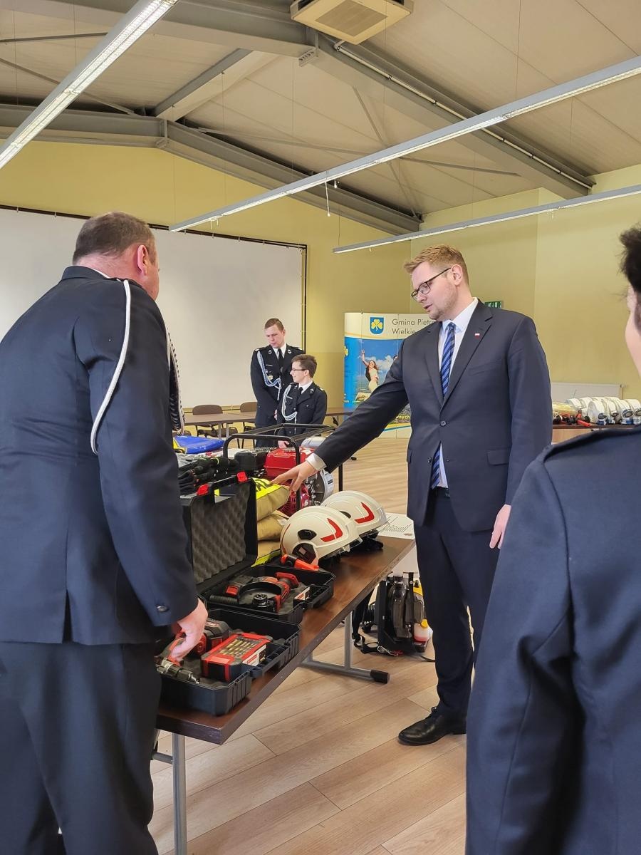 Zdjęcie w galerii na portalu naszraciborz.pl: Strażacy z gmin Pietrowice Wielkie i Nędza z nowym sprzętem wiadomości z regionu