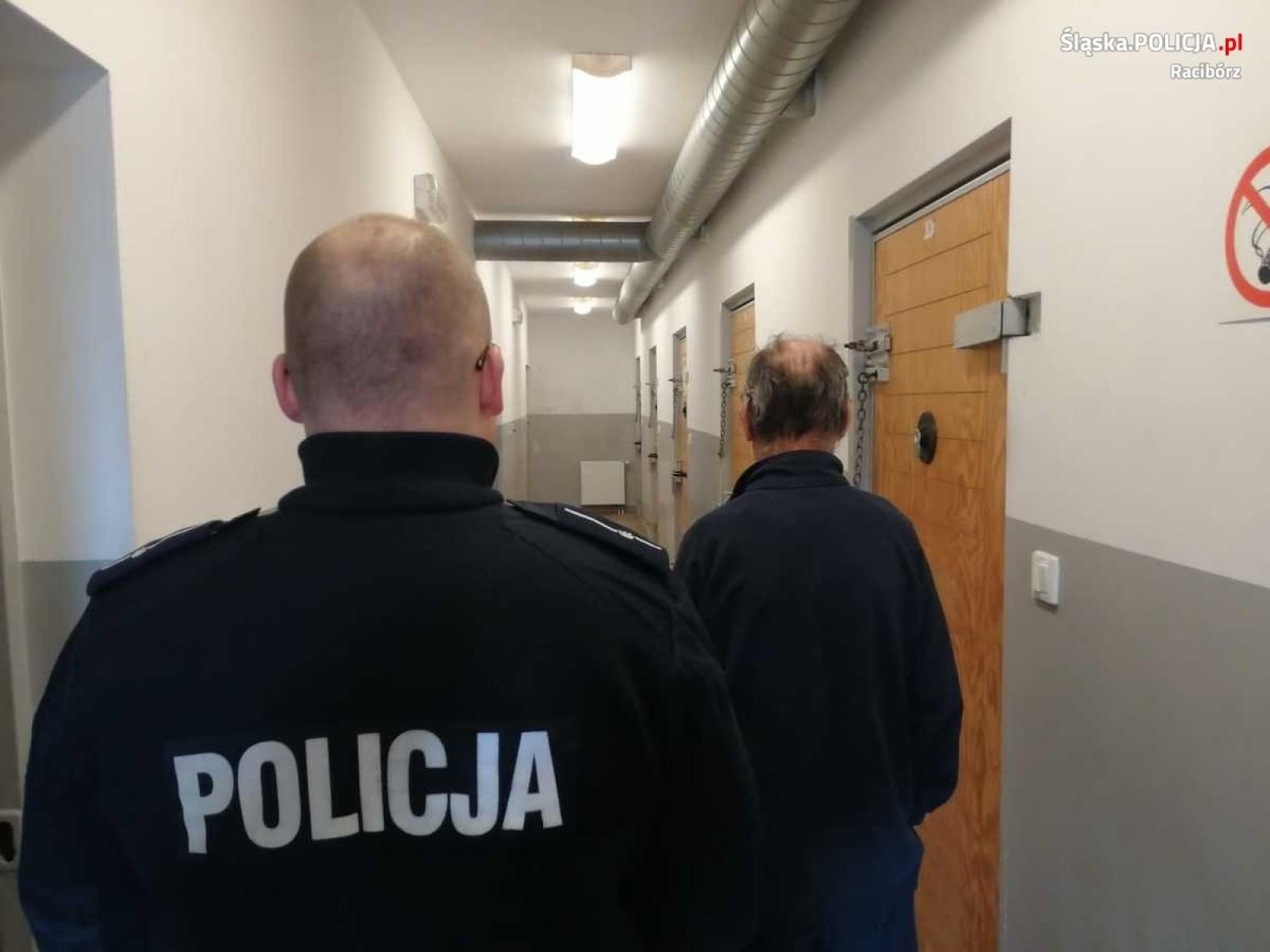 Zdjęcie w galerii na portalu naszraciborz.pl: Panowie byli mocno spragnieni. Spotkają się teraz z prokuratorem wiadomości z regionu