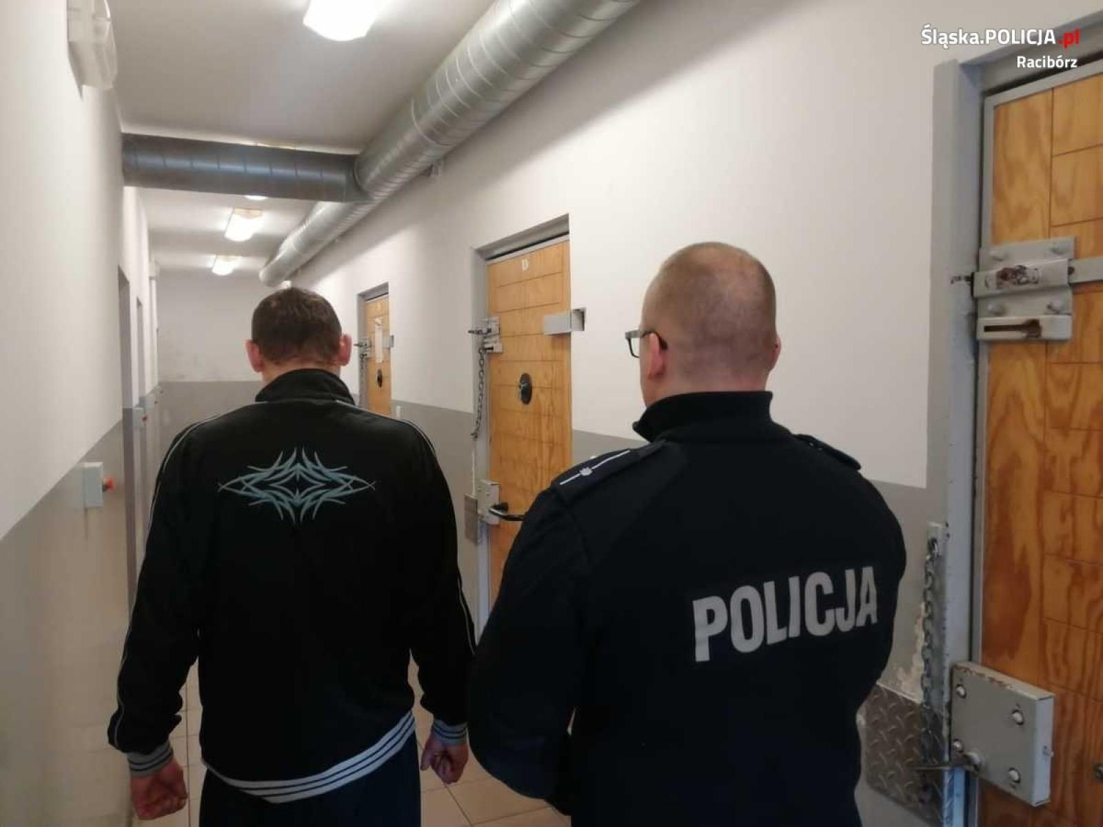 Zdjęcie w galerii na portalu naszraciborz.pl: Panowie byli mocno spragnieni. Spotkają się teraz z prokuratorem wiadomości z regionu