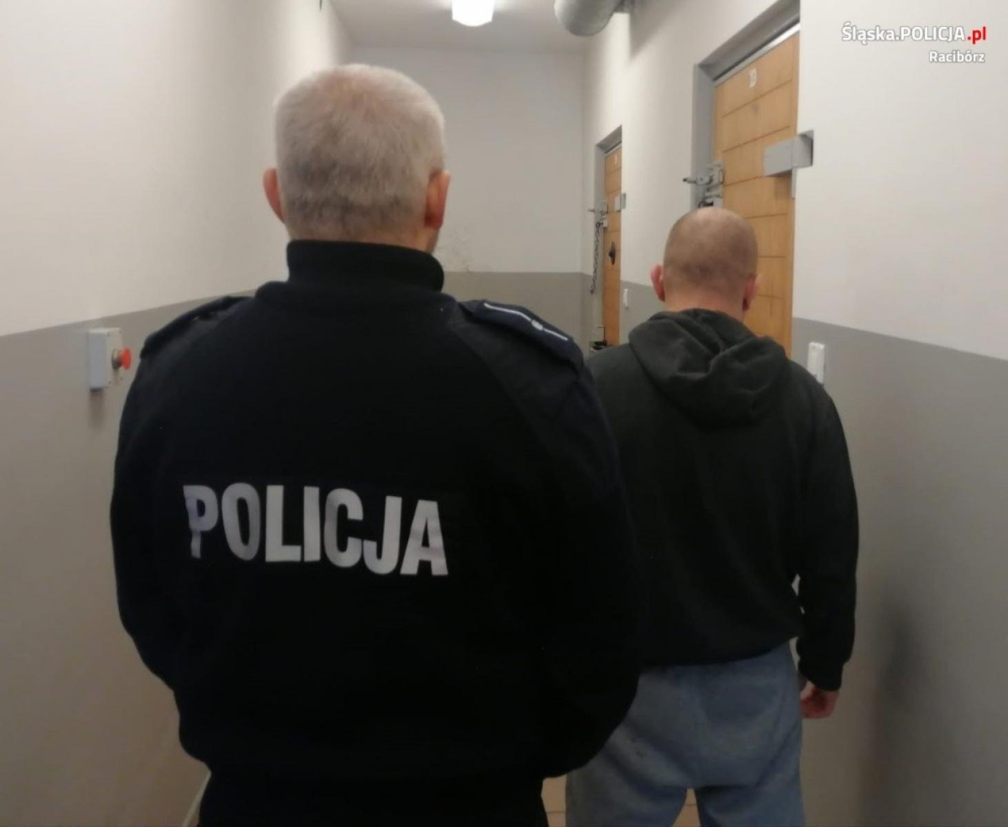 Zdjęcie w galerii na portalu naszraciborz.pl: Raciborscy policjanci zaatakowani kijem bejsbolowym. Areszt dla napastnika wiadomości z regionu