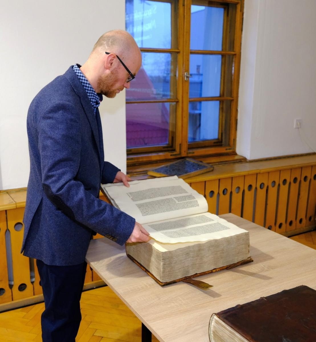 Zdjęcie w galerii na portalu naszraciborz.pl: Muzeum pokazało najcenniejsze starodruki wiadomości z regionu