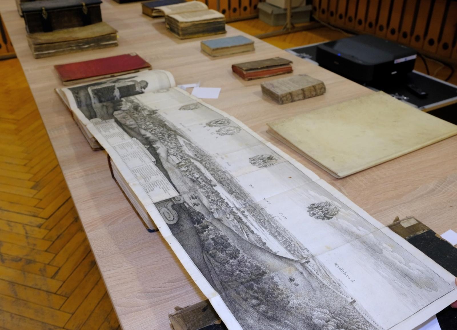 Zdjęcie w galerii na portalu naszraciborz.pl: Muzeum pokazało najcenniejsze starodruki wiadomości z regionu