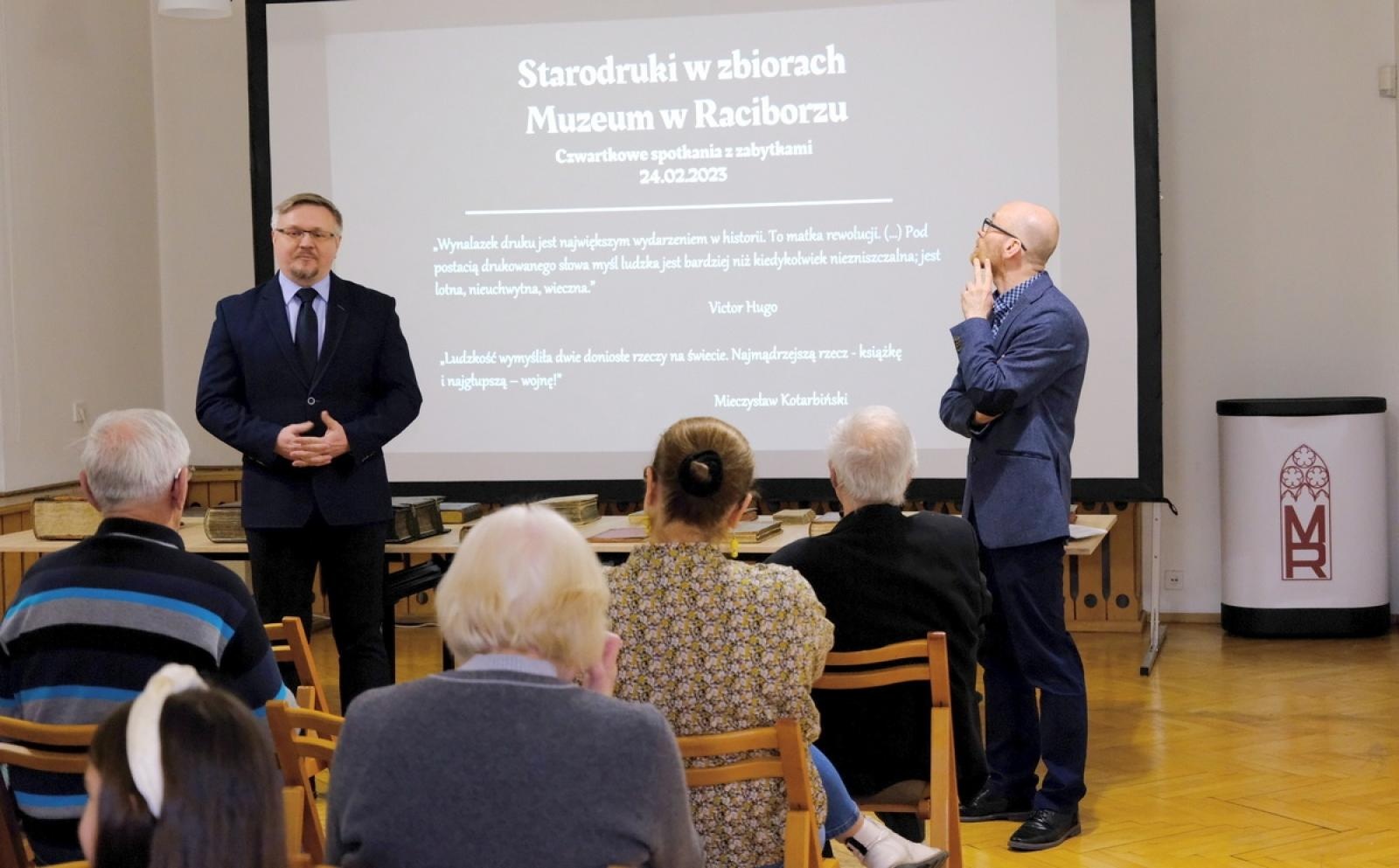 Zdjęcie w galerii na portalu naszraciborz.pl: Muzeum pokazało najcenniejsze starodruki wiadomości z regionu