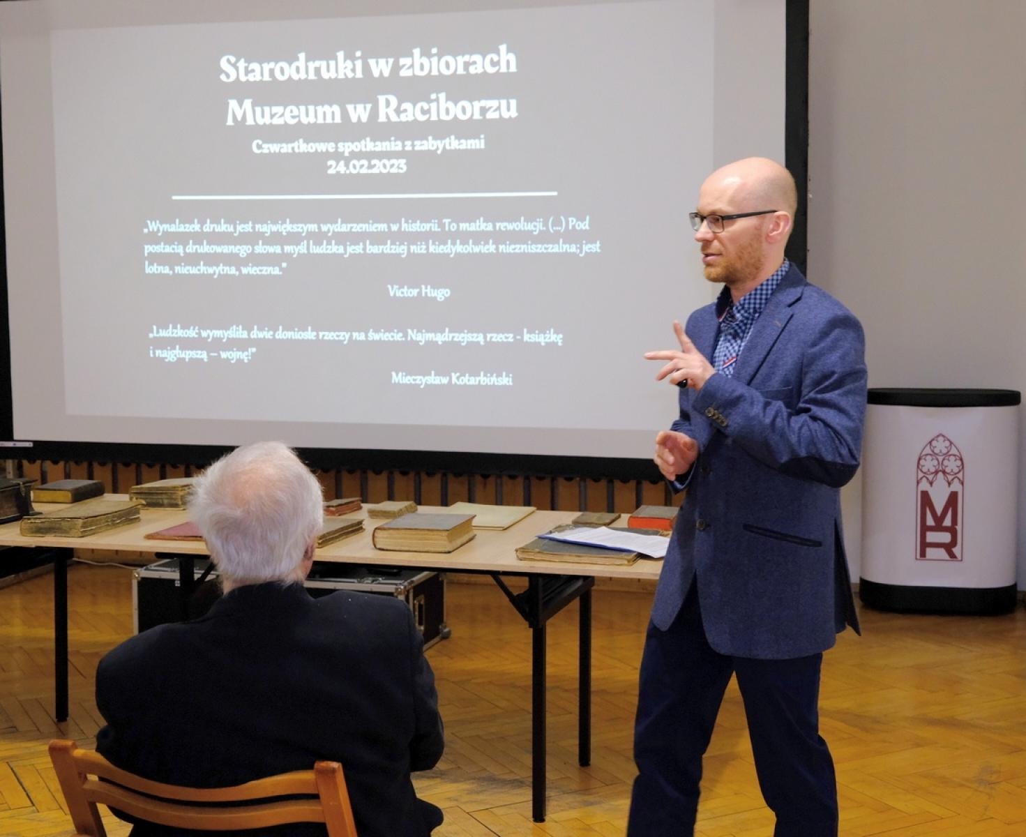 Zdjęcie w galerii na portalu naszraciborz.pl: Muzeum pokazało najcenniejsze starodruki wiadomości z regionu