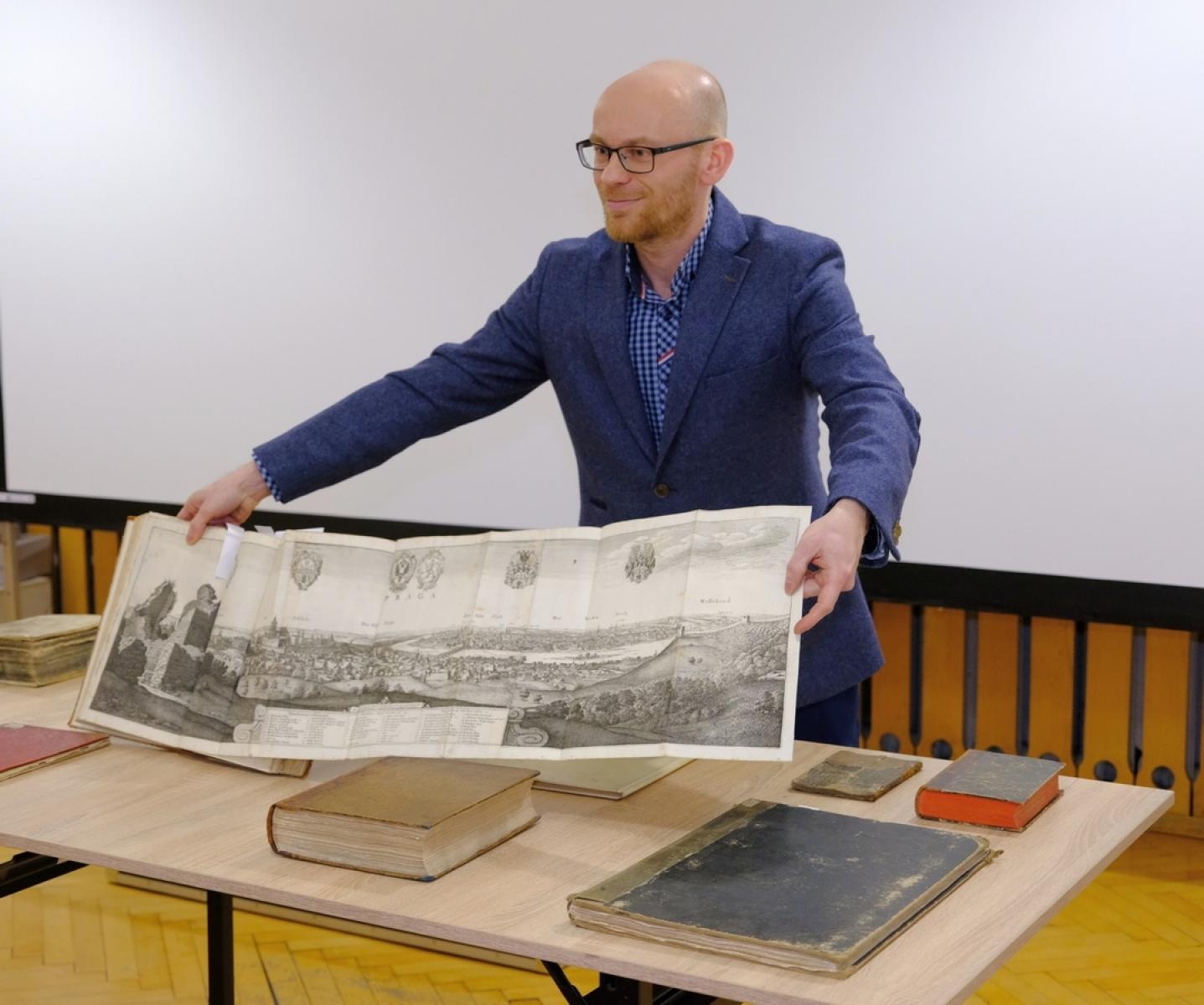 Zdjęcie w galerii na portalu naszraciborz.pl: Muzeum pokazało najcenniejsze starodruki wiadomości z regionu