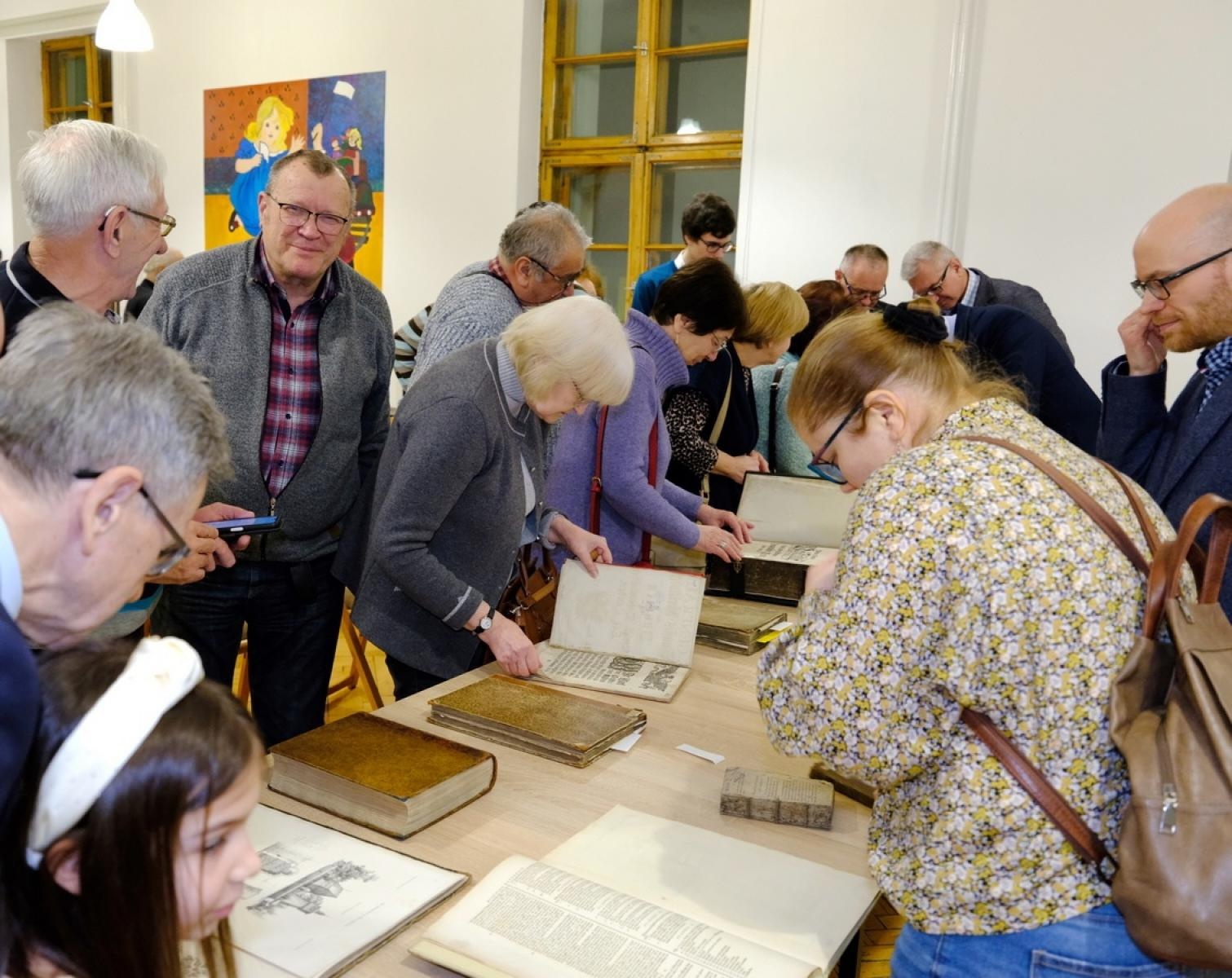 Zdjęcie w galerii na portalu naszraciborz.pl: Muzeum pokazało najcenniejsze starodruki wiadomości z regionu