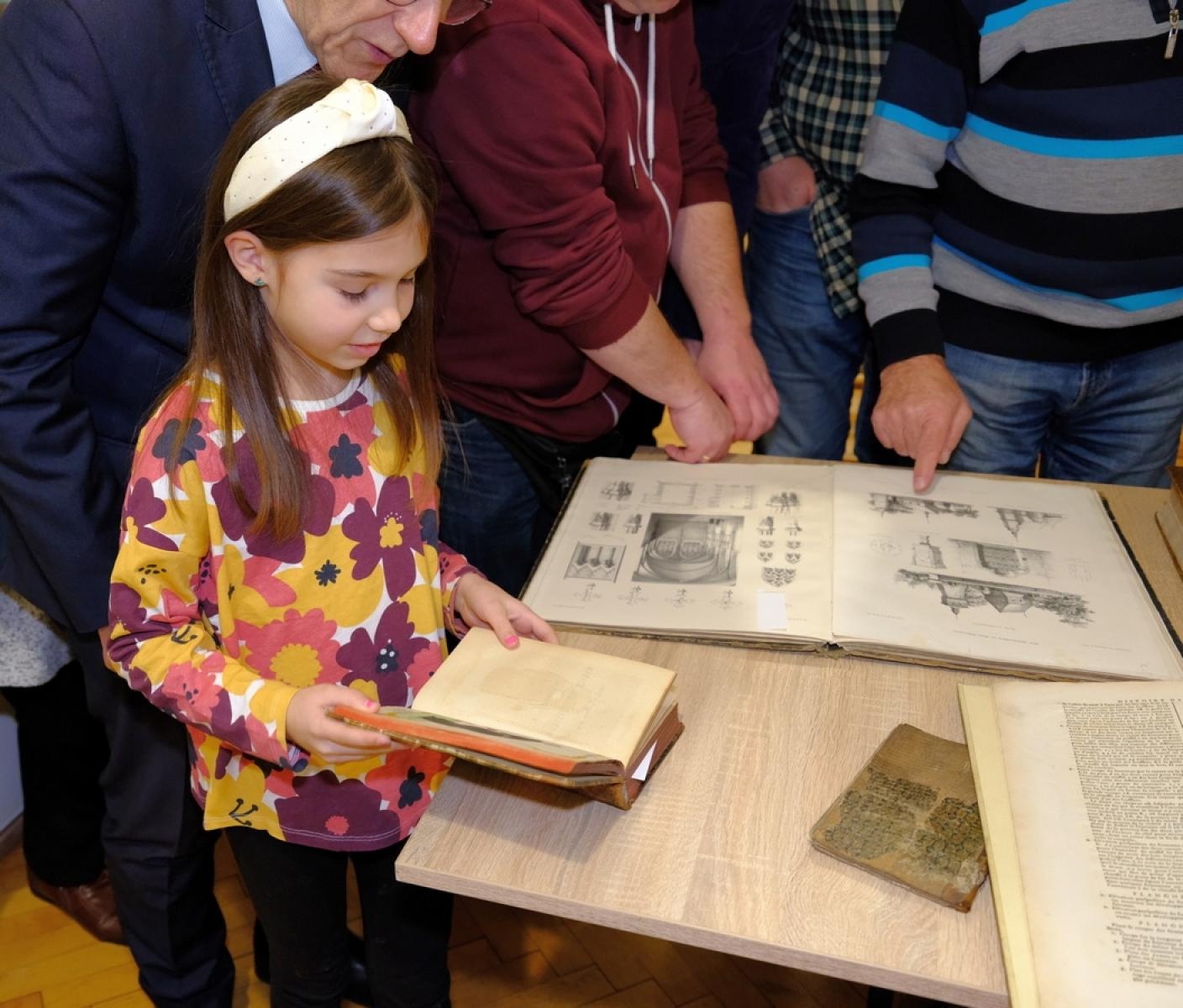 Zdjęcie w galerii na portalu naszraciborz.pl: Muzeum pokazało najcenniejsze starodruki wiadomości z regionu