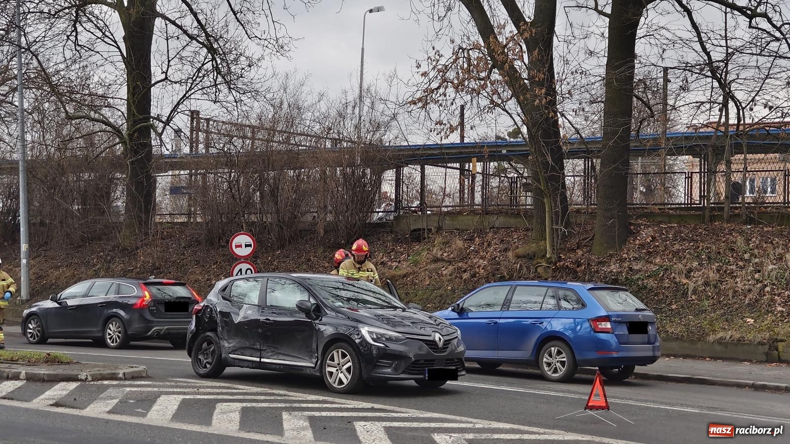 Zdjęcie w galerii na portalu naszraciborz.pl: Renault clio zderzyło się z radiowozem [FOTO i WIDEO] wiadomości z regionu