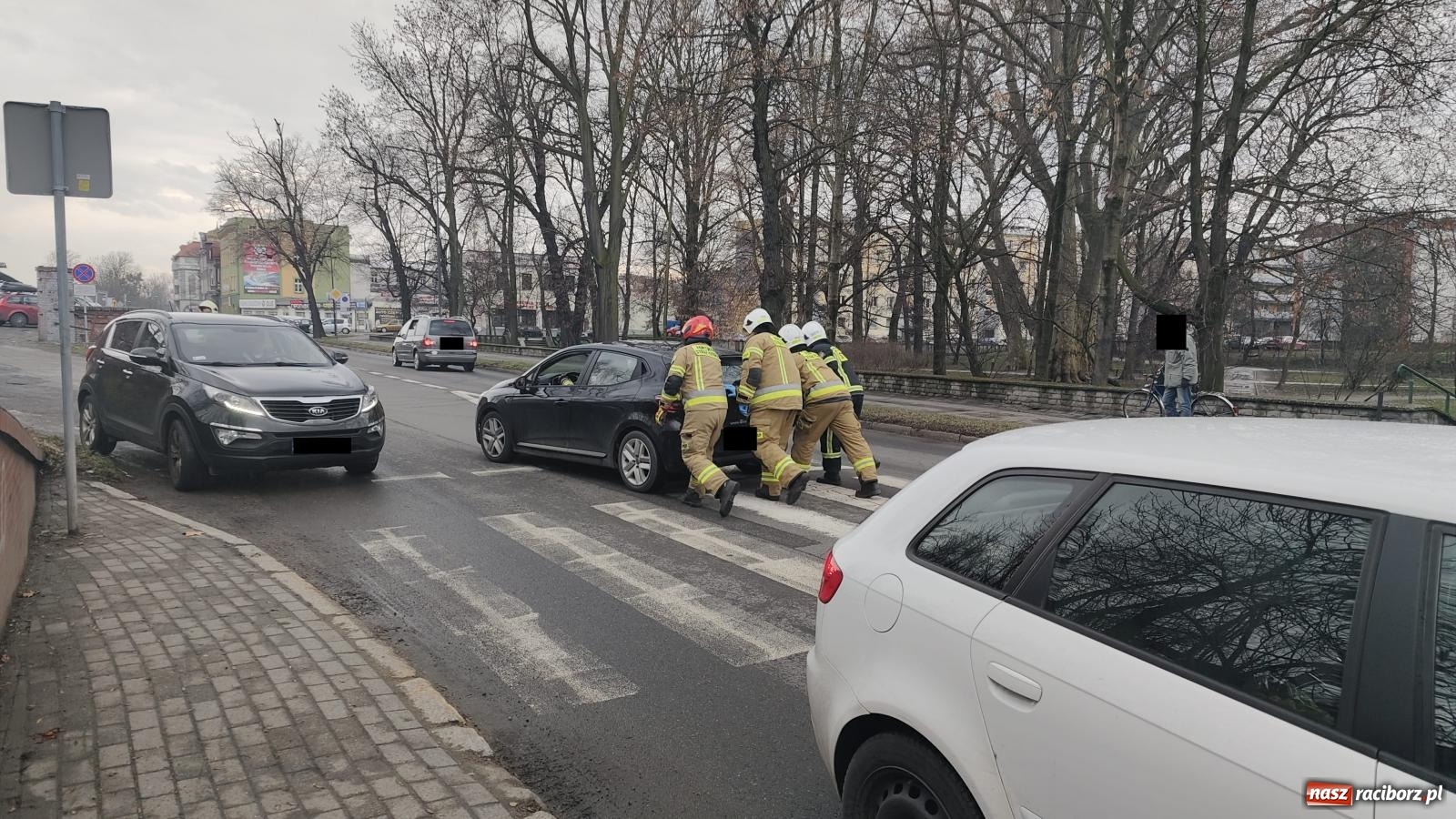 Zdjęcie w galerii na portalu naszraciborz.pl: Renault clio zderzyło się z radiowozem [FOTO i WIDEO] wiadomości z regionu