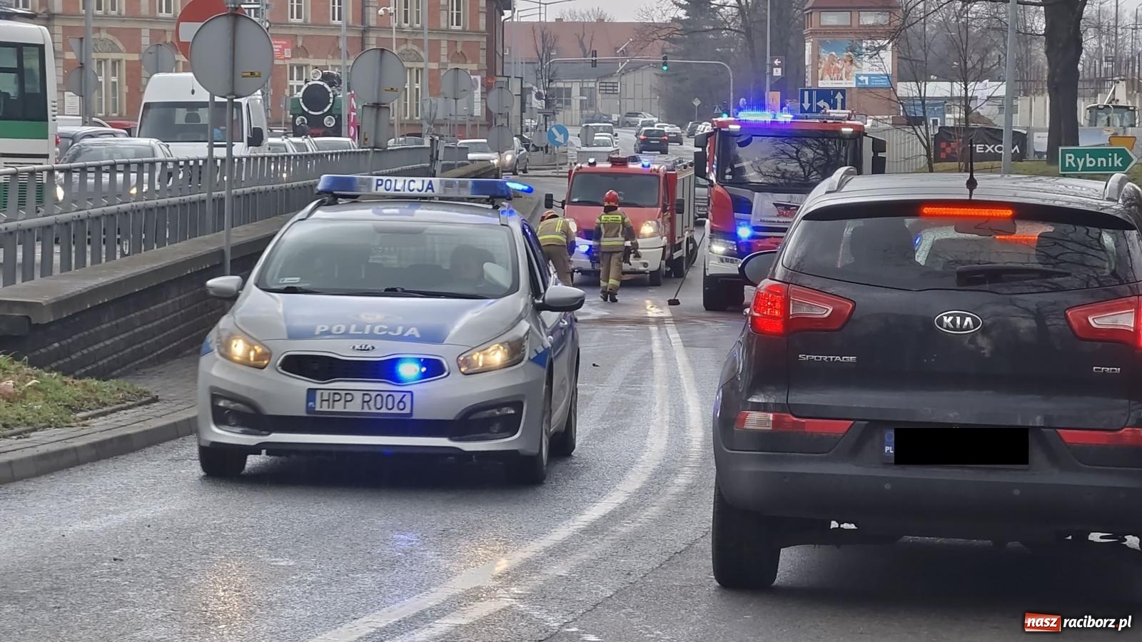Zdjęcie w galerii na portalu naszraciborz.pl: Renault clio zderzyło się z radiowozem [FOTO i WIDEO] wiadomości z regionu