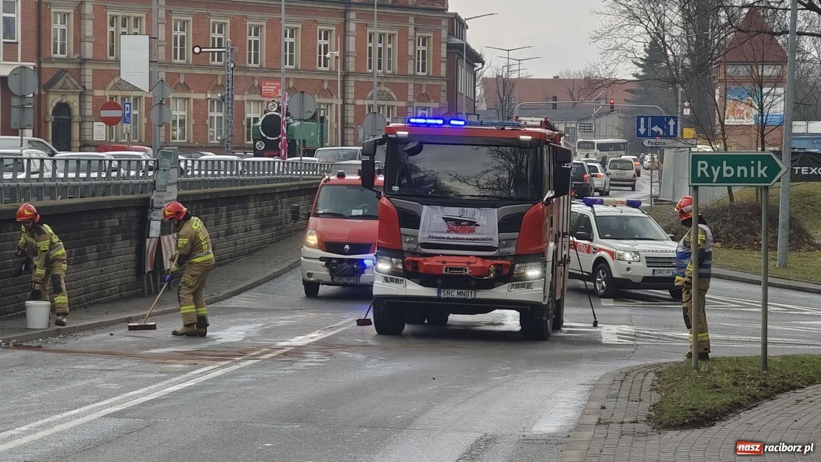 Zdjęcie w galerii na portalu naszraciborz.pl: Renault clio zderzyło się z radiowozem [FOTO i WIDEO] wiadomości z regionu
