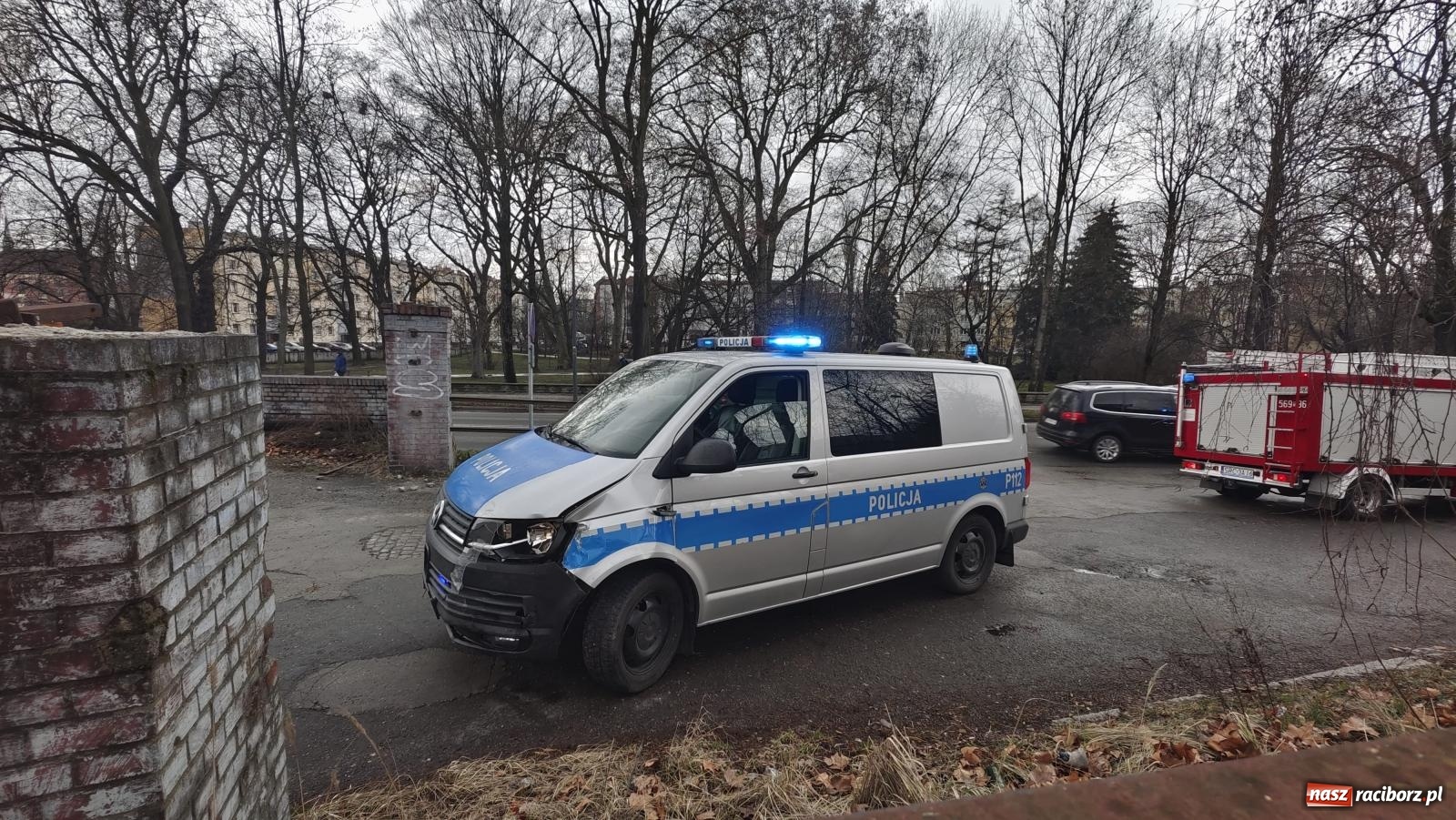 Zdjęcie w galerii na portalu naszraciborz.pl: Renault clio zderzyło się z radiowozem [FOTO i WIDEO] wiadomości z regionu