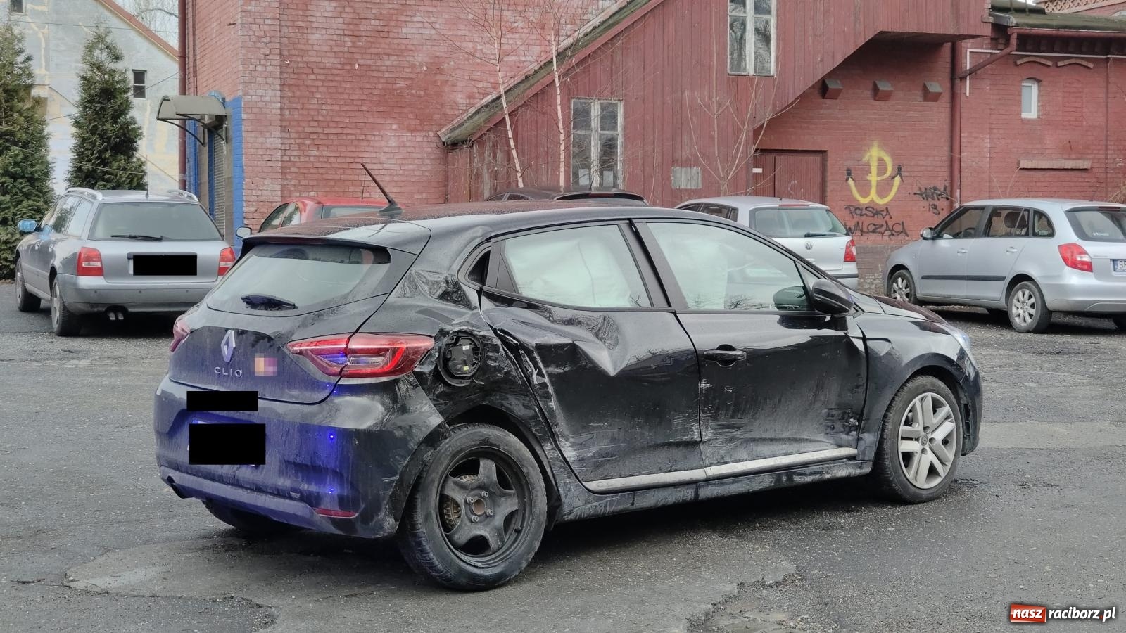 Zdjęcie w galerii na portalu naszraciborz.pl: Renault clio zderzyło się z radiowozem [FOTO i WIDEO] wiadomości z regionu