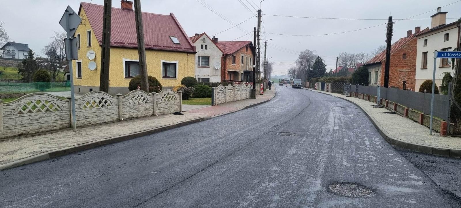 Zdjęcie w galerii na portalu naszraciborz.pl: W Borucinie finiszują z budową kanalizacji deszczowej wiadomości z regionu