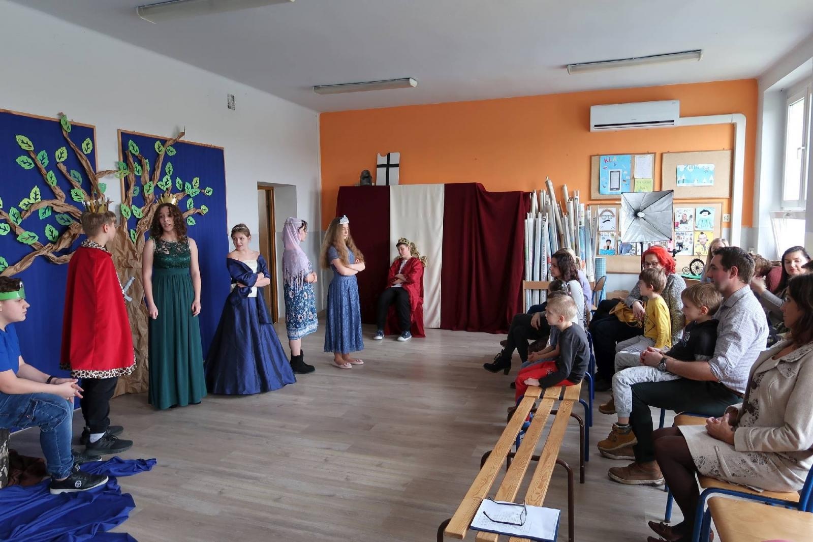 Zdjęcie w galerii na portalu naszraciborz.pl: O królewiczu szukającym logopedycznego wsparcia wiadomości z regionu